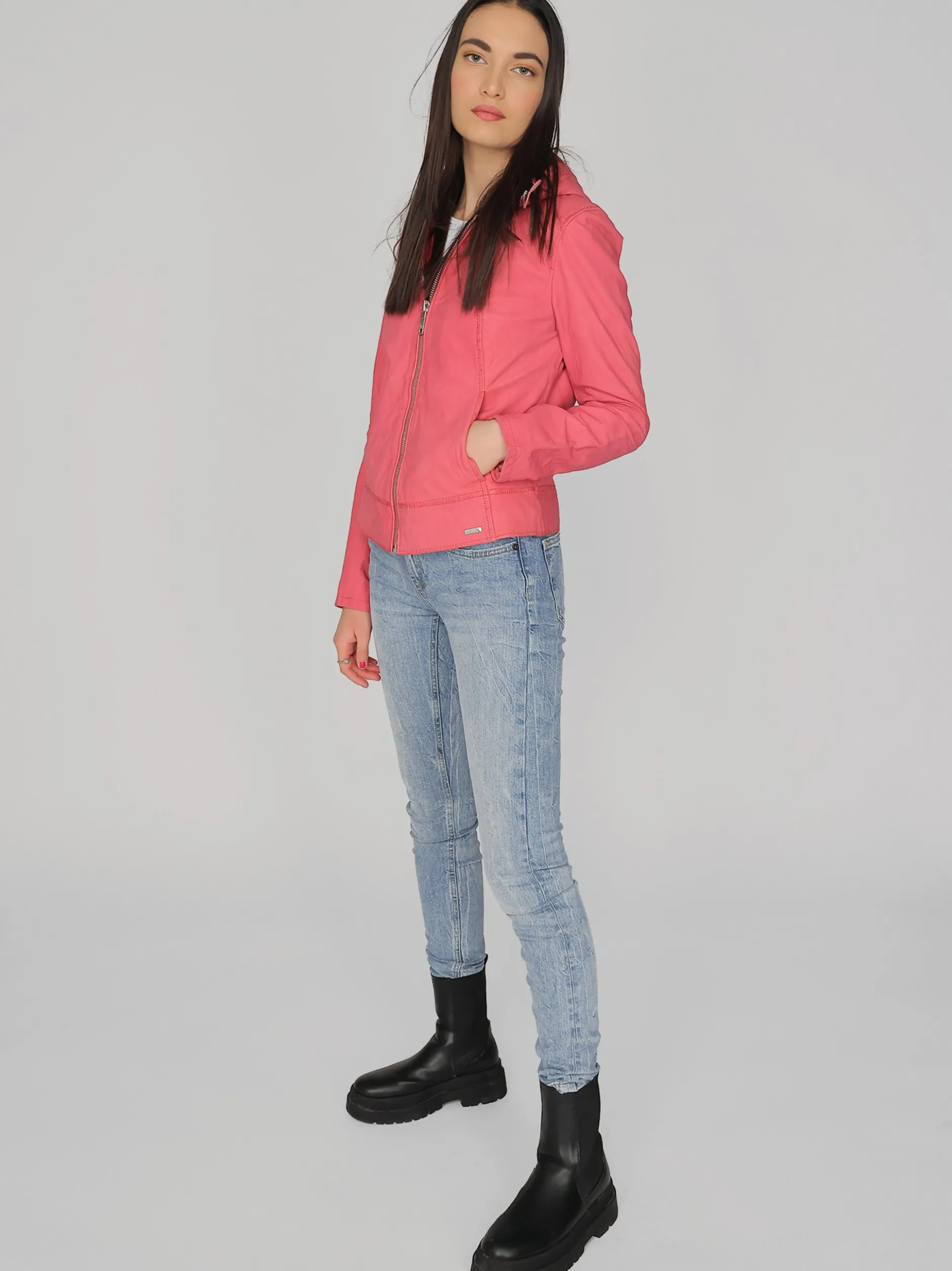 Maze Damen Lederjacke in koralle