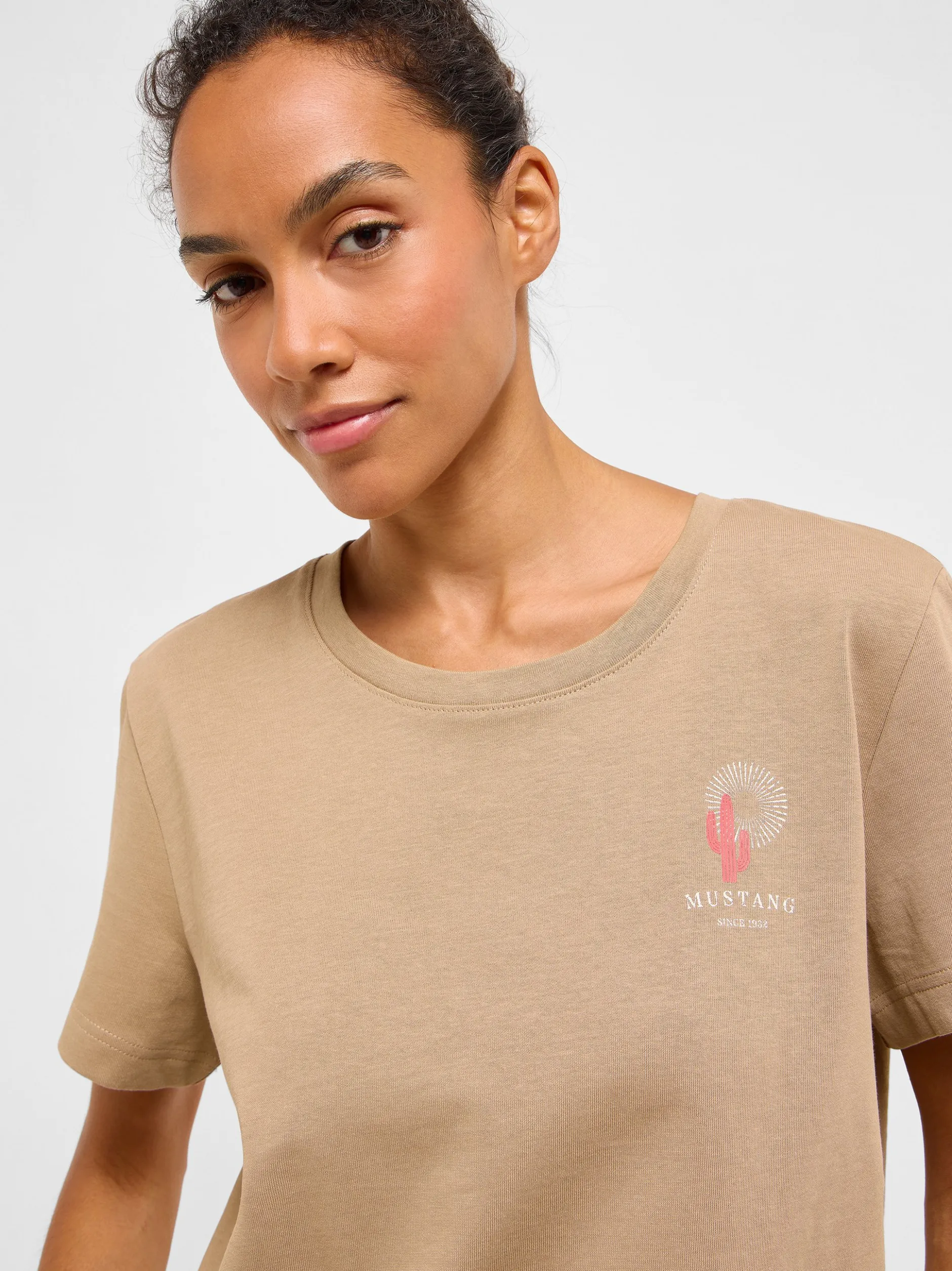 Mustang Damen T-Shirt in nougat - Ausschnitt: Rundhals