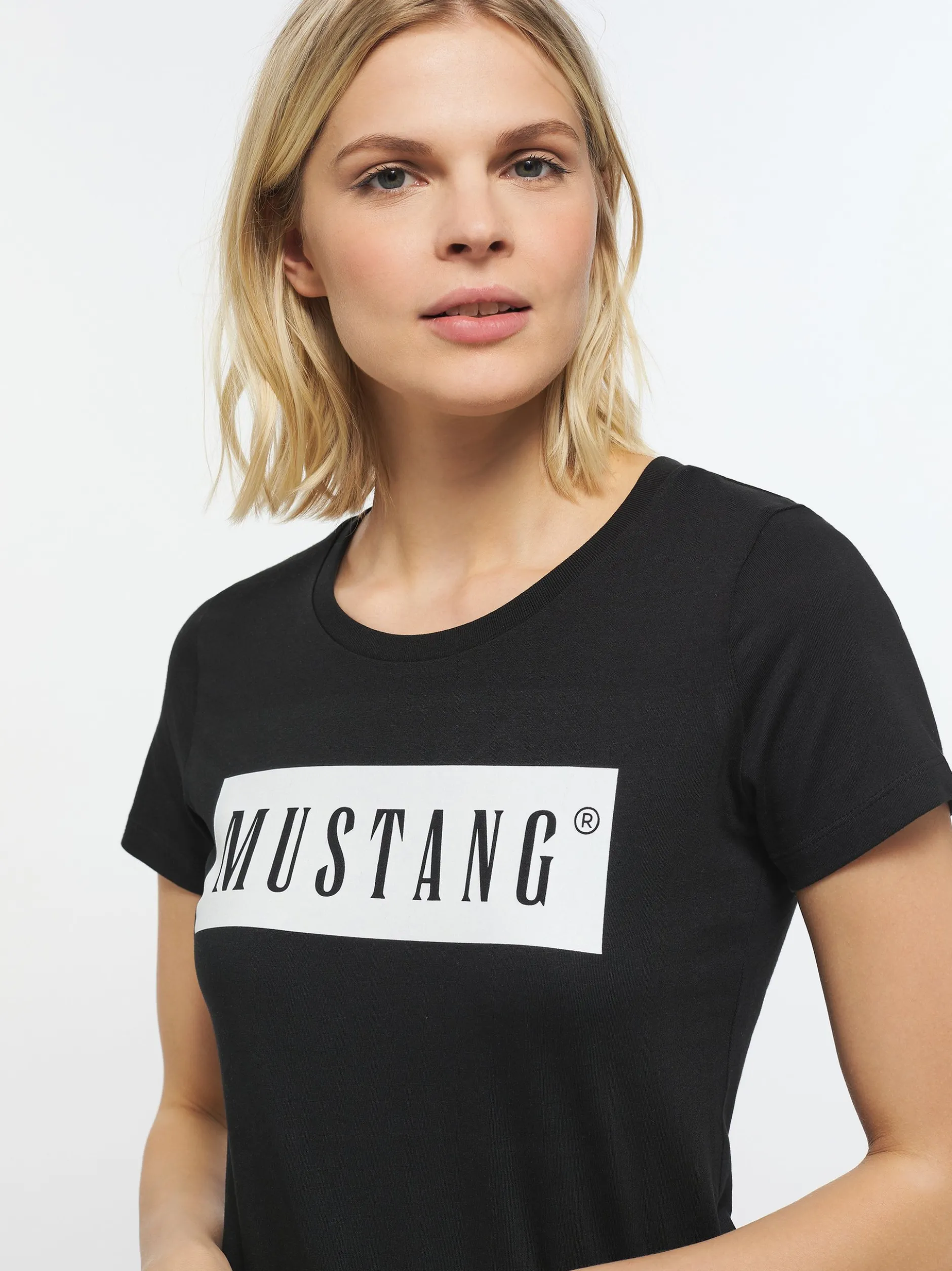 Mustang Damen T-Shirt in schwarz - Ausschnitt: Rundhals