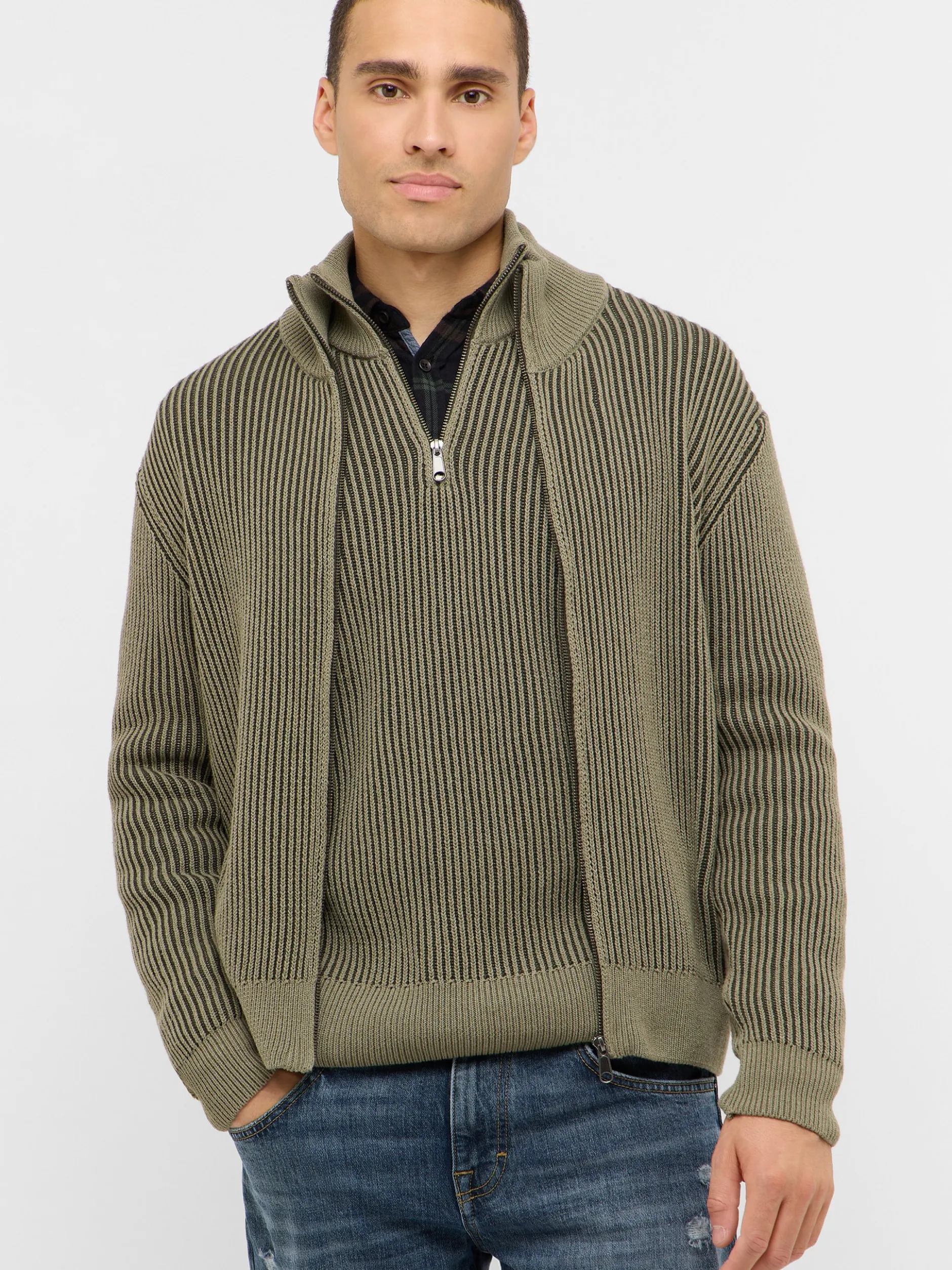 Mustang Herren Cardigan in grün - Ausschnitt: Stehkragen