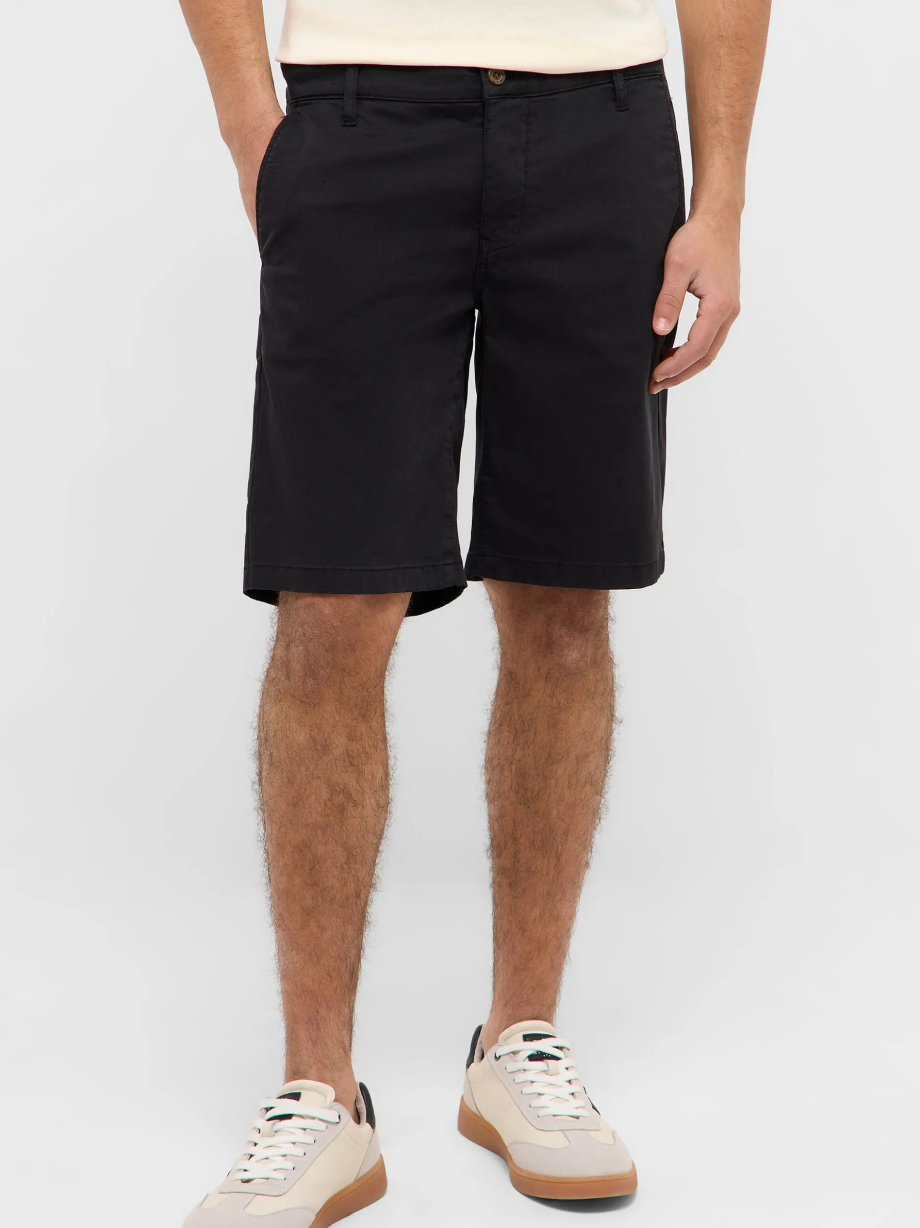 Mustang Herren Chinoshorts in schwarz