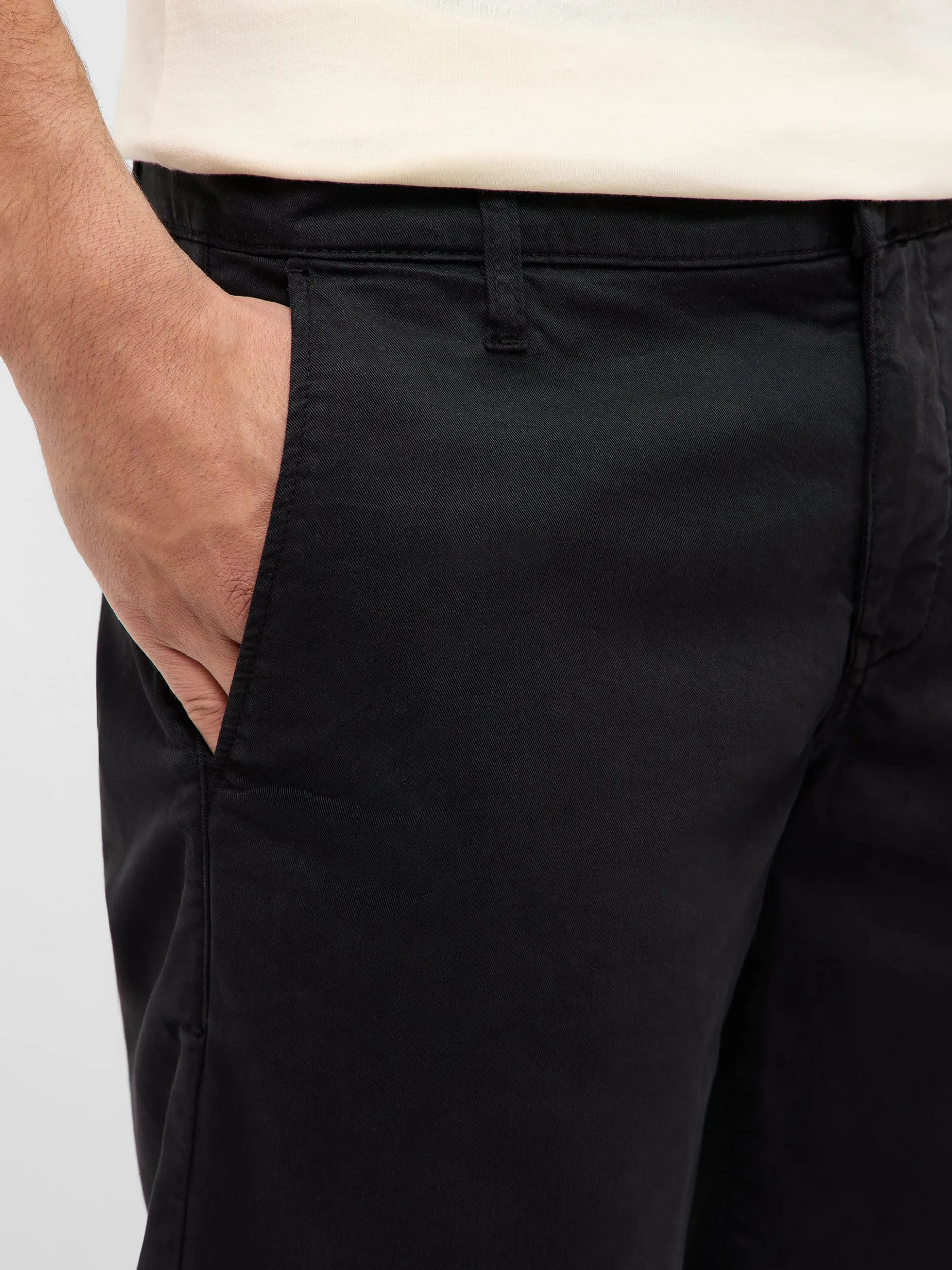 Mustang Herren Chinoshorts in schwarz