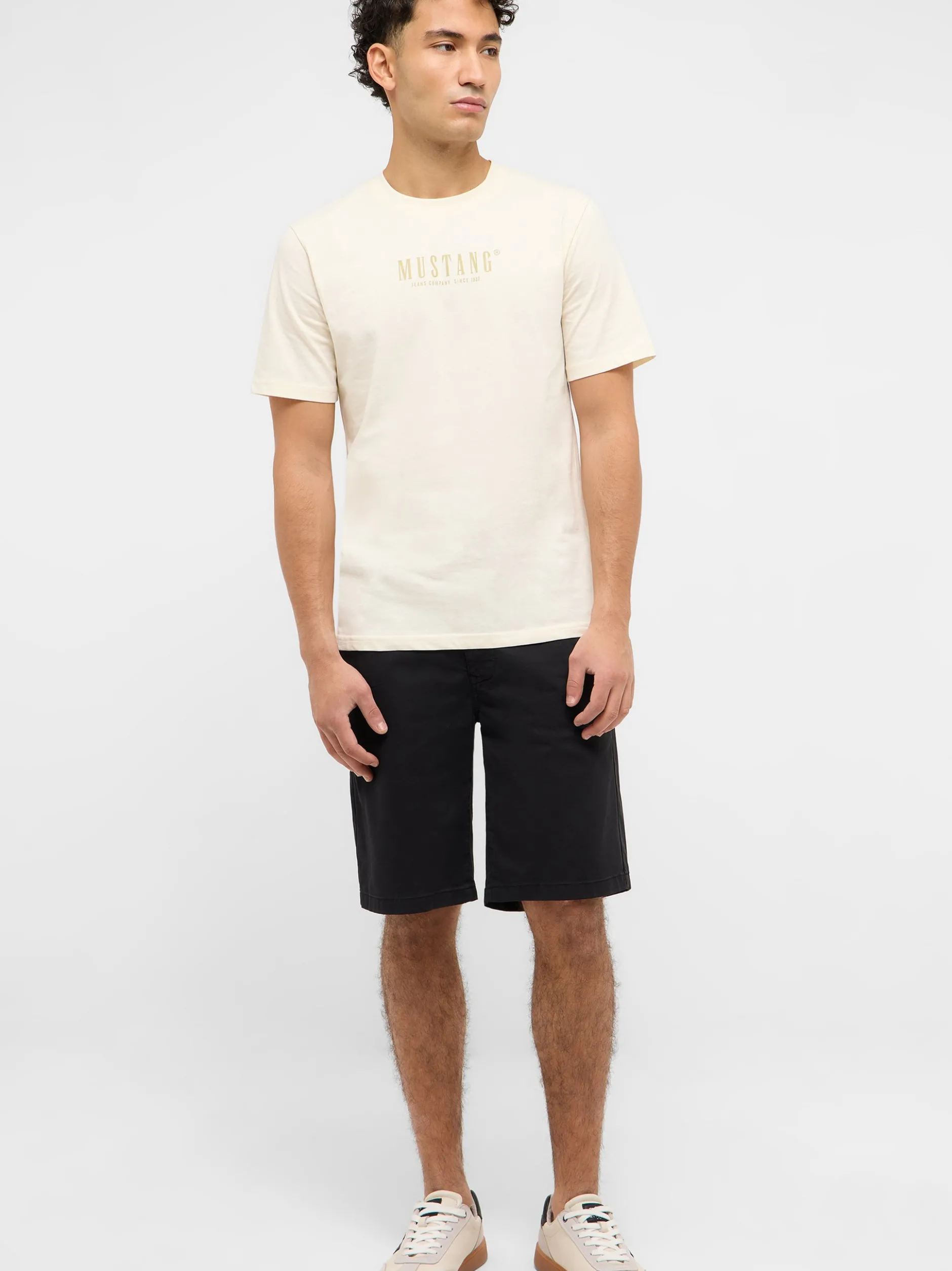 Mustang Herren Chinoshorts in schwarz