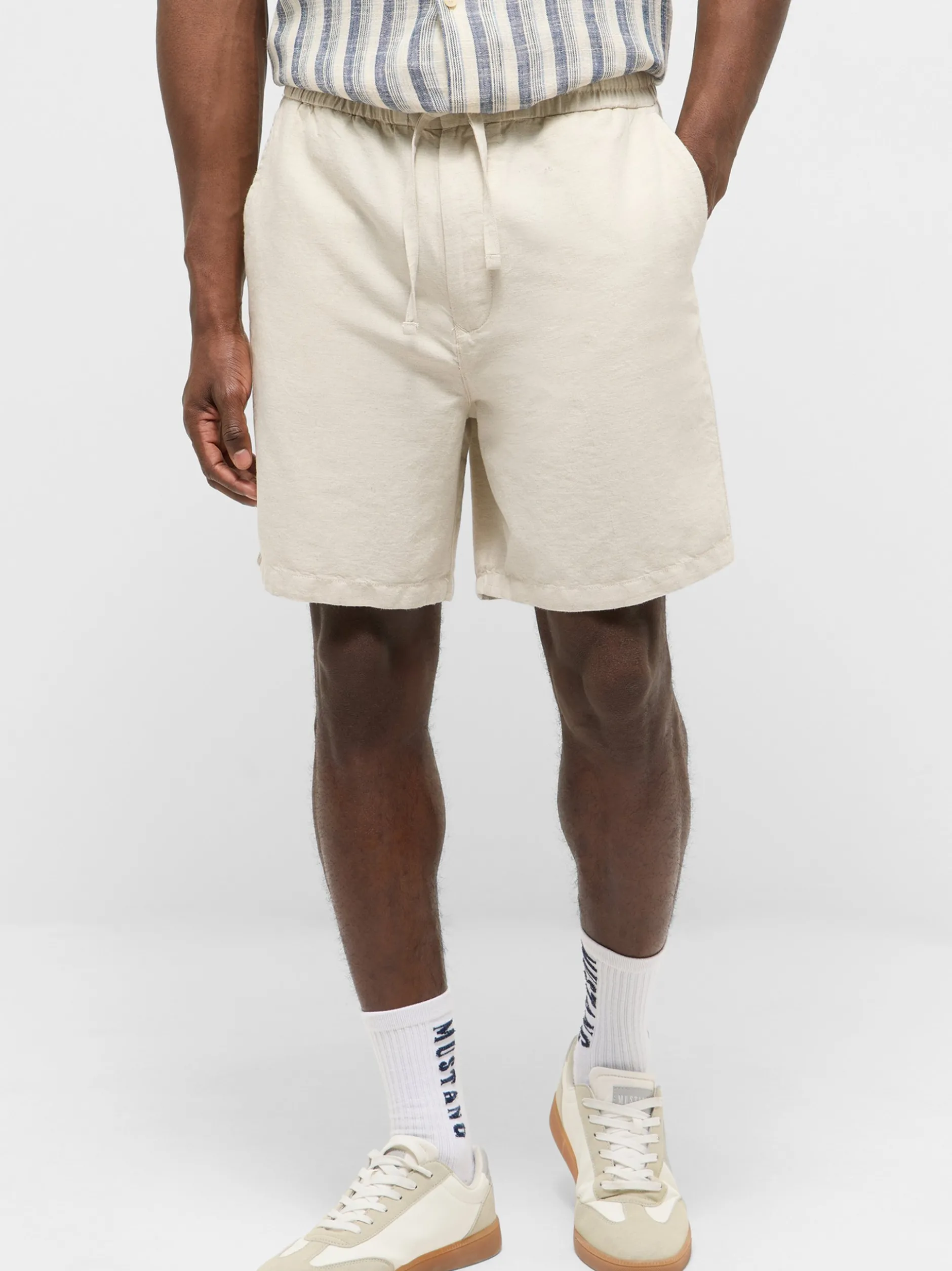 Mustang Herren Sweatshorts in sand