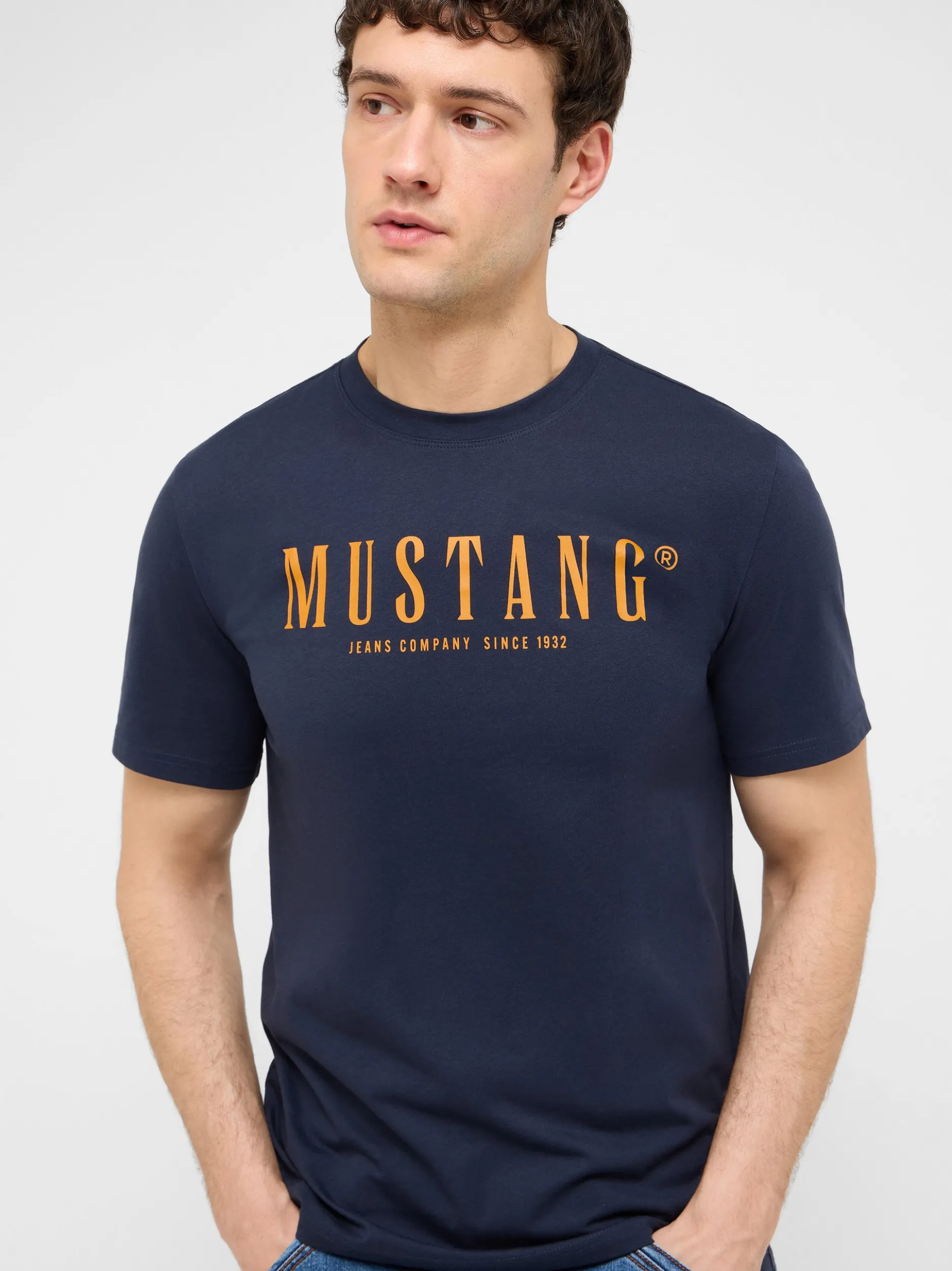 Mustang Herren T-Shirt in blau - Ausschnitt: Rundhals
