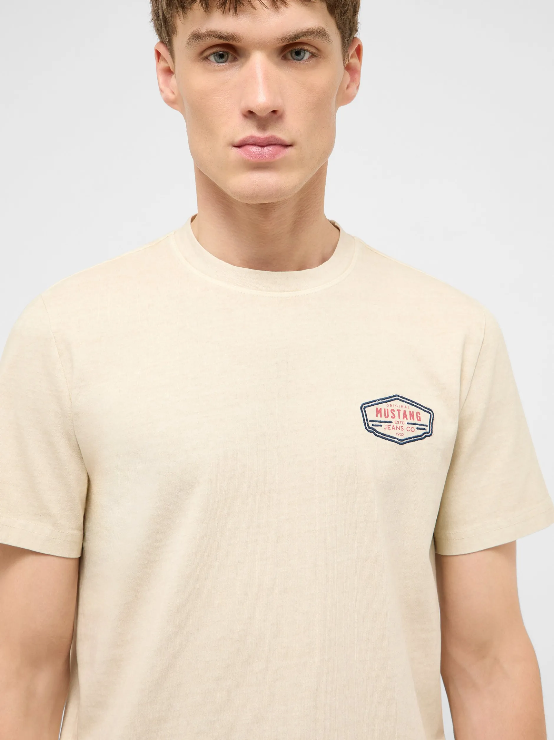 Mustang Herren T-Shirt in braun - Ausschnitt: Rundhals