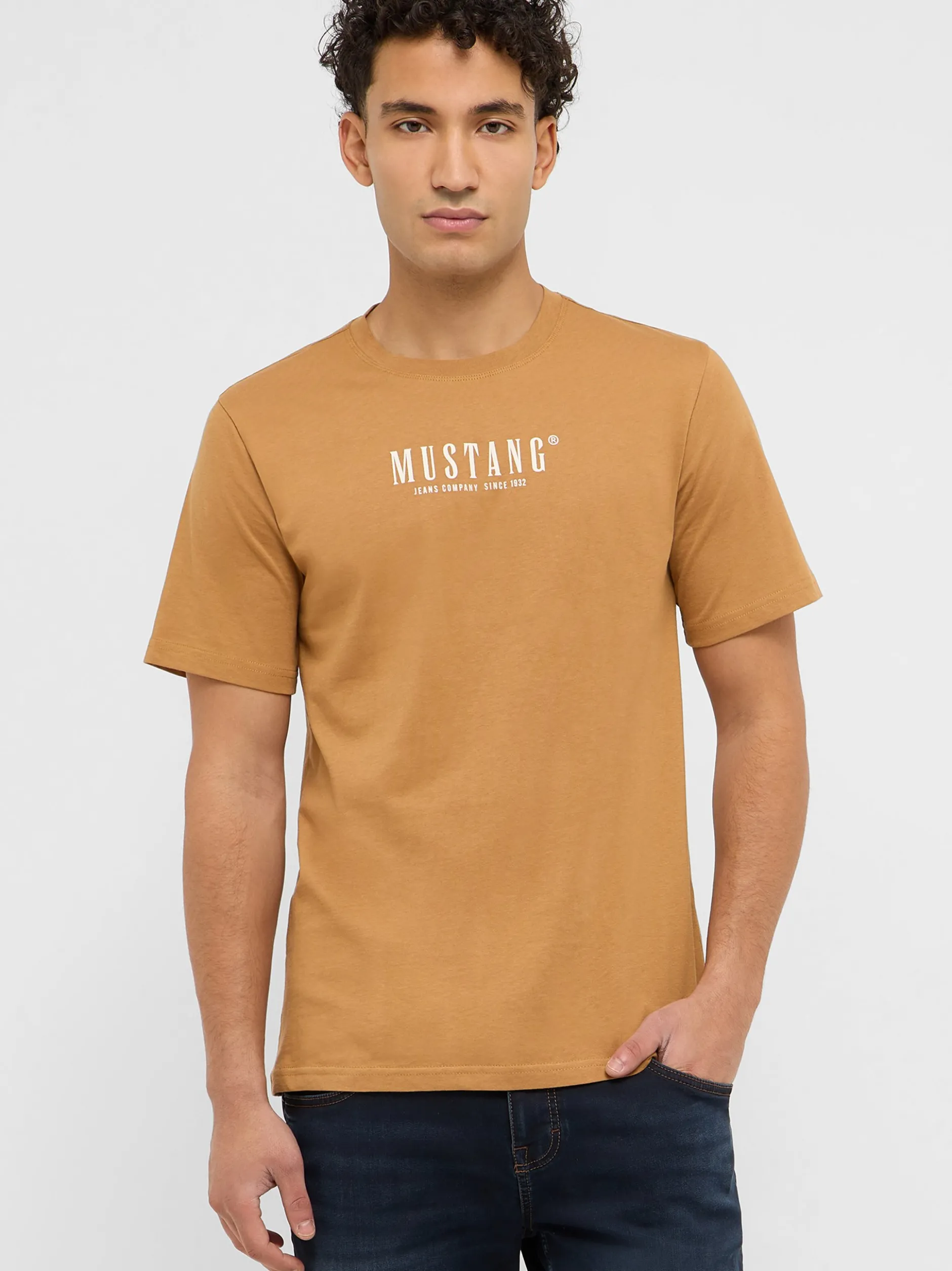 Mustang Herren T-Shirt in camel - Ausschnitt: Rundhals