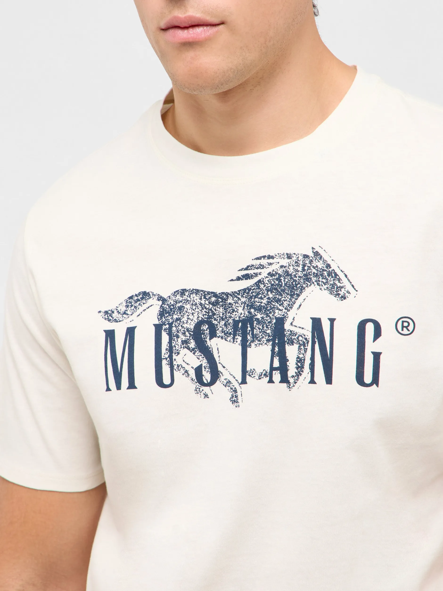 Mustang Herren T-Shirt in ecru - Ausschnitt: Rundhals