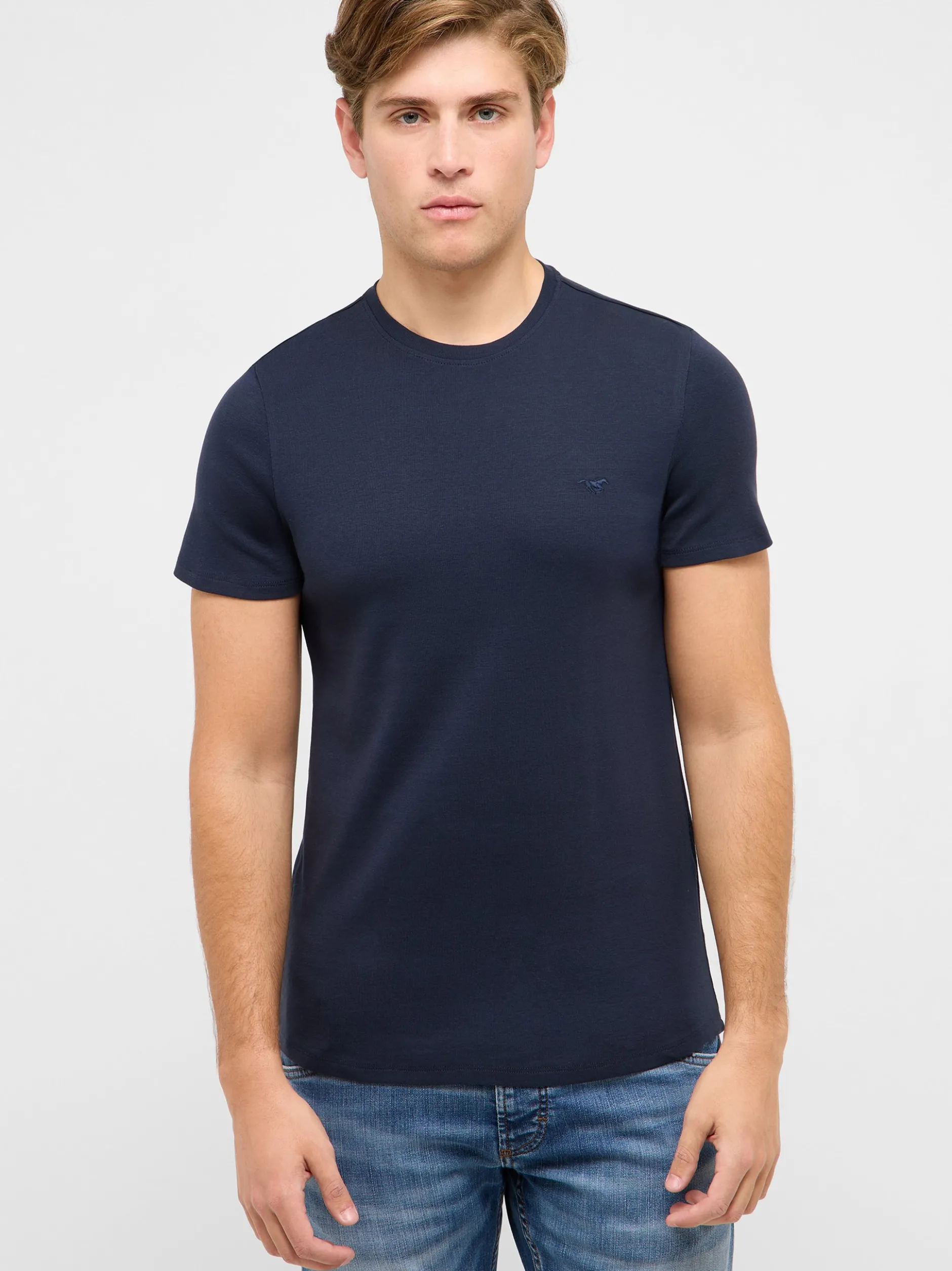 Mustang Herren T-Shirt in marine - Ausschnitt: Rundhals