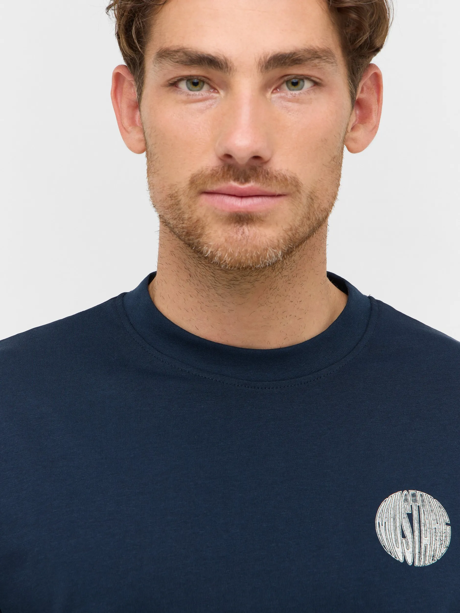 Mustang Herren T-Shirt in marine - Ausschnitt: Rundhals