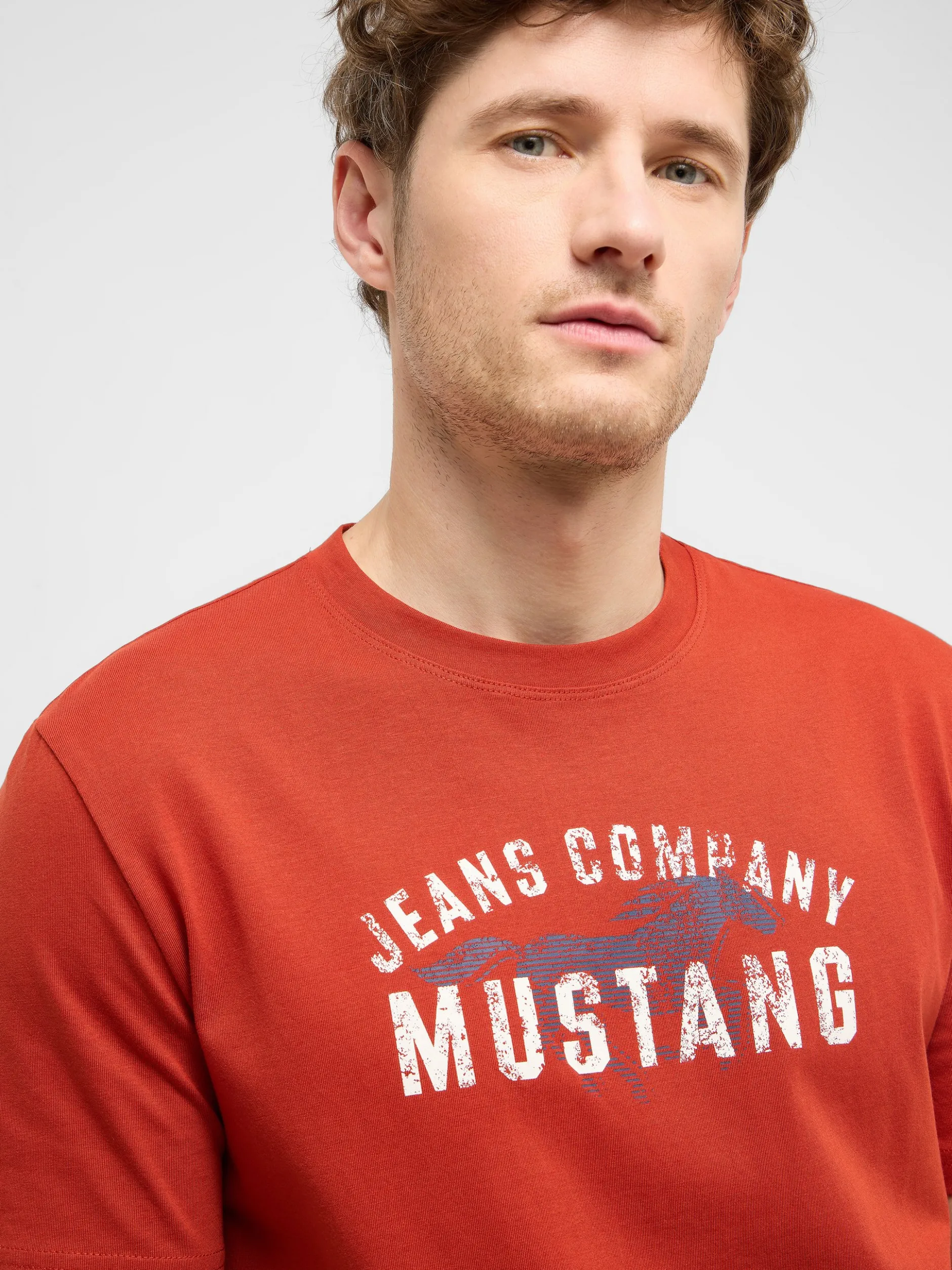 Mustang Herren T-Shirt in rot - Ausschnitt: Rundhals