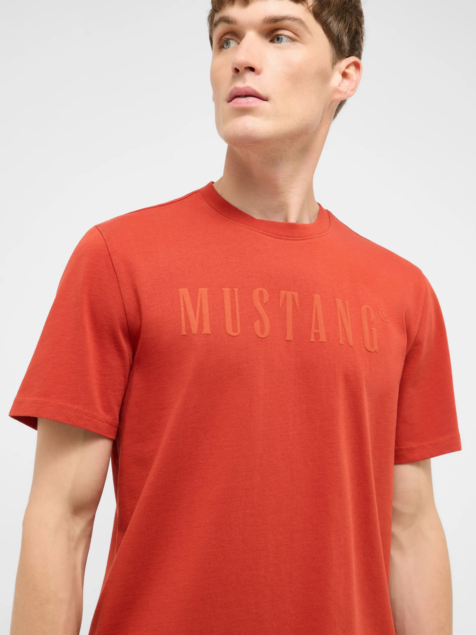Mustang Herren T-Shirt in rot - Ausschnitt: Rundhals