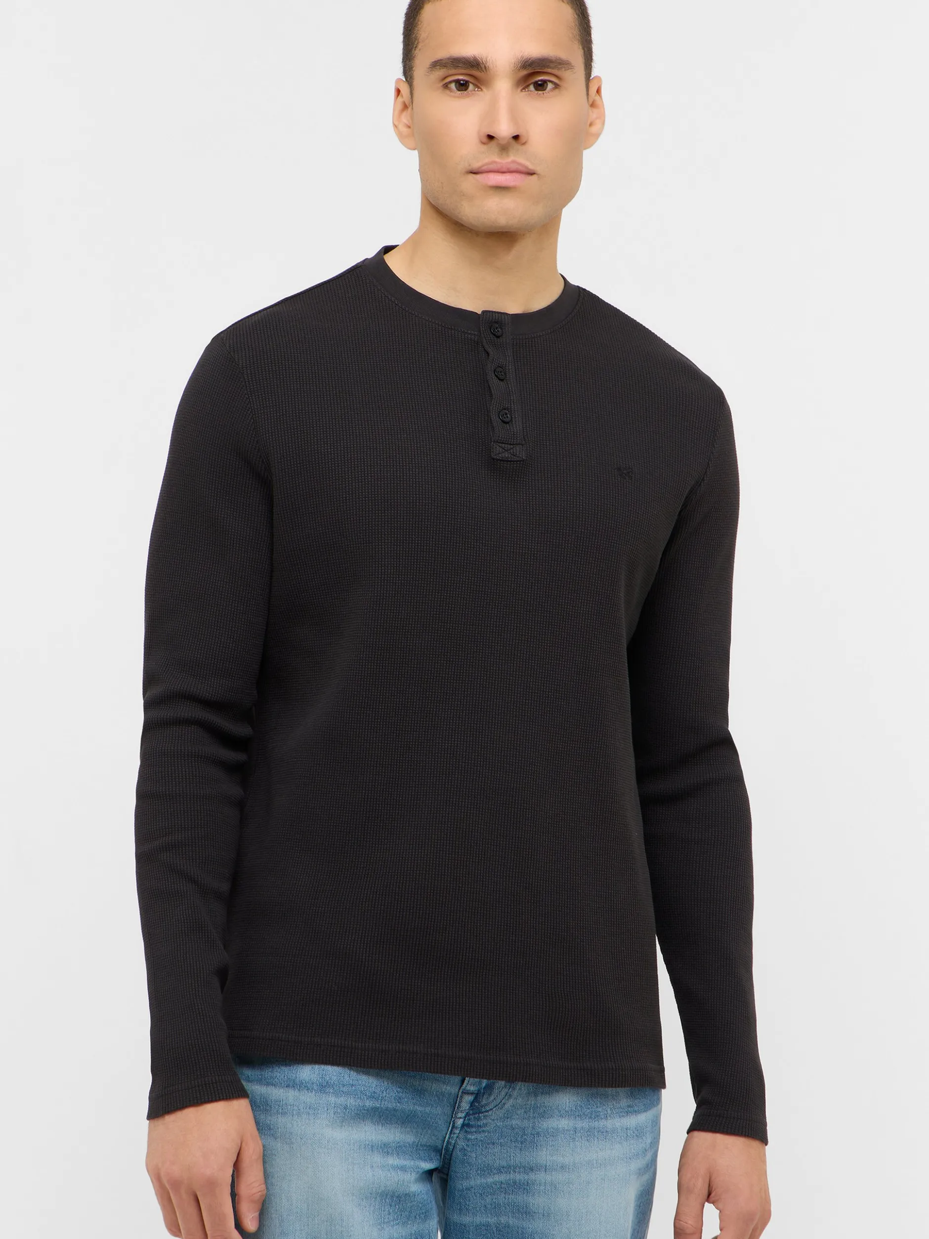 Mustang Herren T-Shirt in schwarz - Ausschnitt: Henley