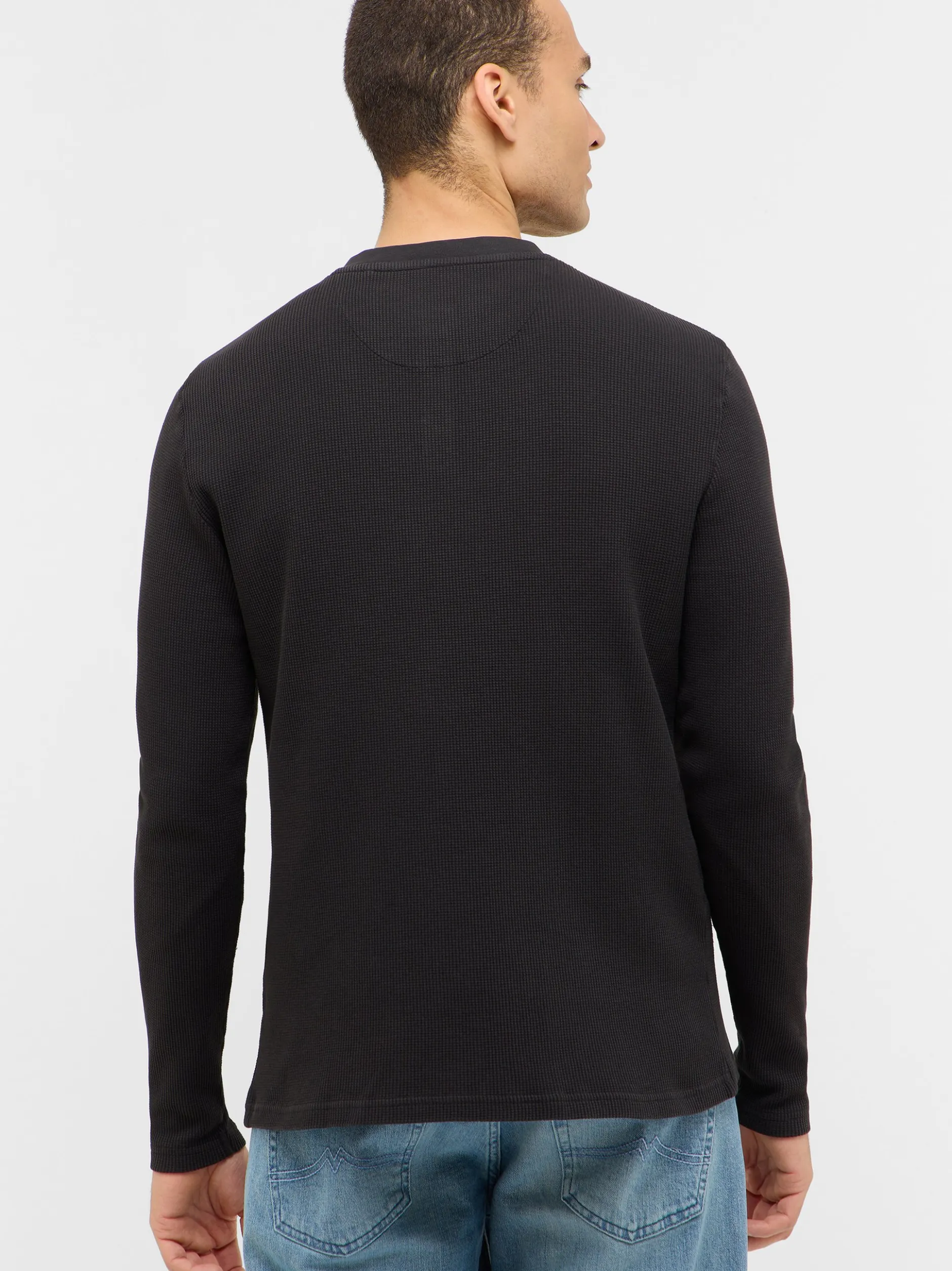 Mustang Herren T-Shirt in schwarz - Ausschnitt: Henley
