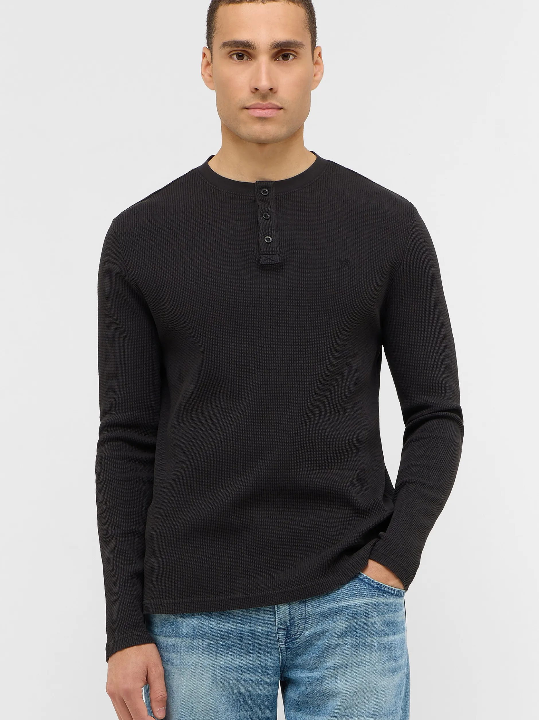 Mustang Herren T-Shirt in schwarz - Ausschnitt: Henley