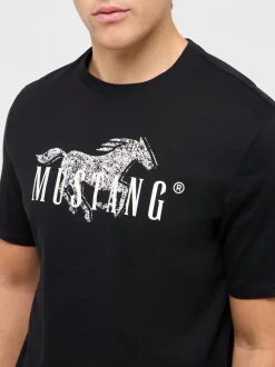 Mustang Herren T-Shirt in schwarz - Ausschnitt: Rundhals