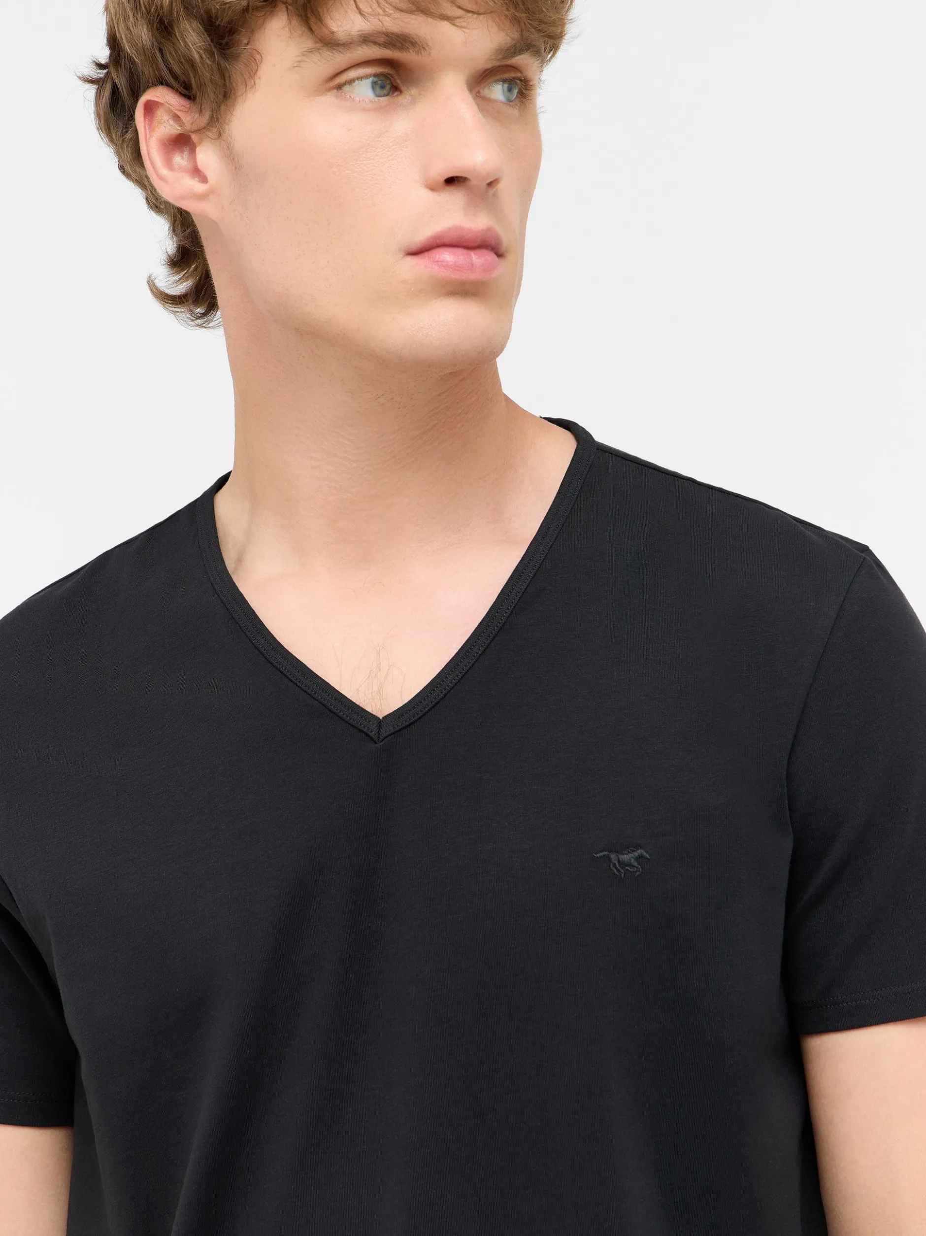 Mustang Herren T-Shirt in schwarz - Ärmel: Halbarm