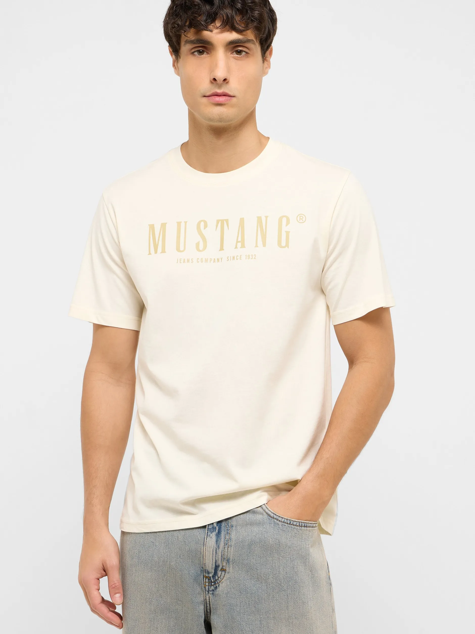 Mustang Herren T-Shirt in weiß - Ausschnitt: Rundhals