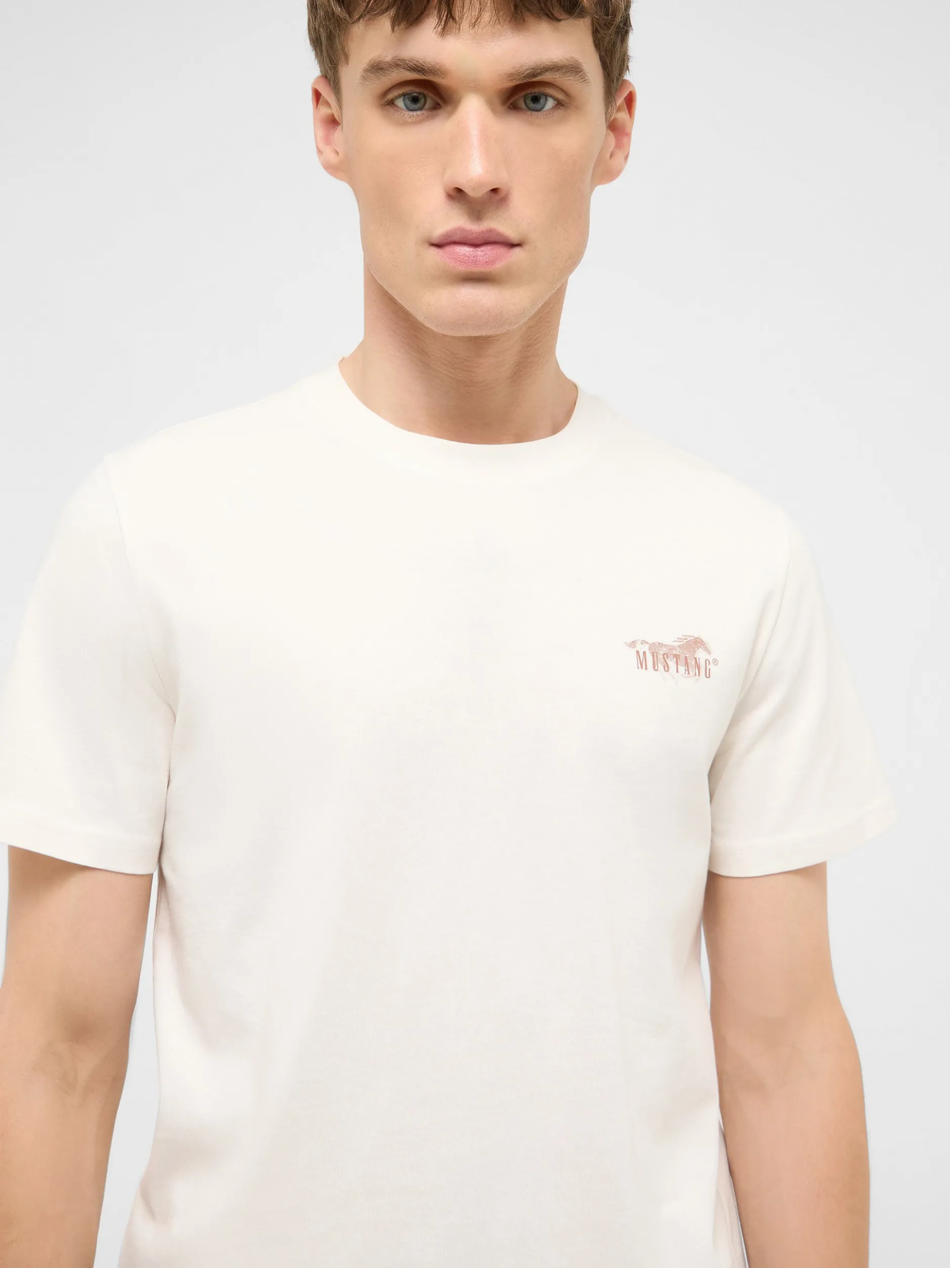 Mustang Herren T-Shirt in weiß - Ausschnitt: Rundhals