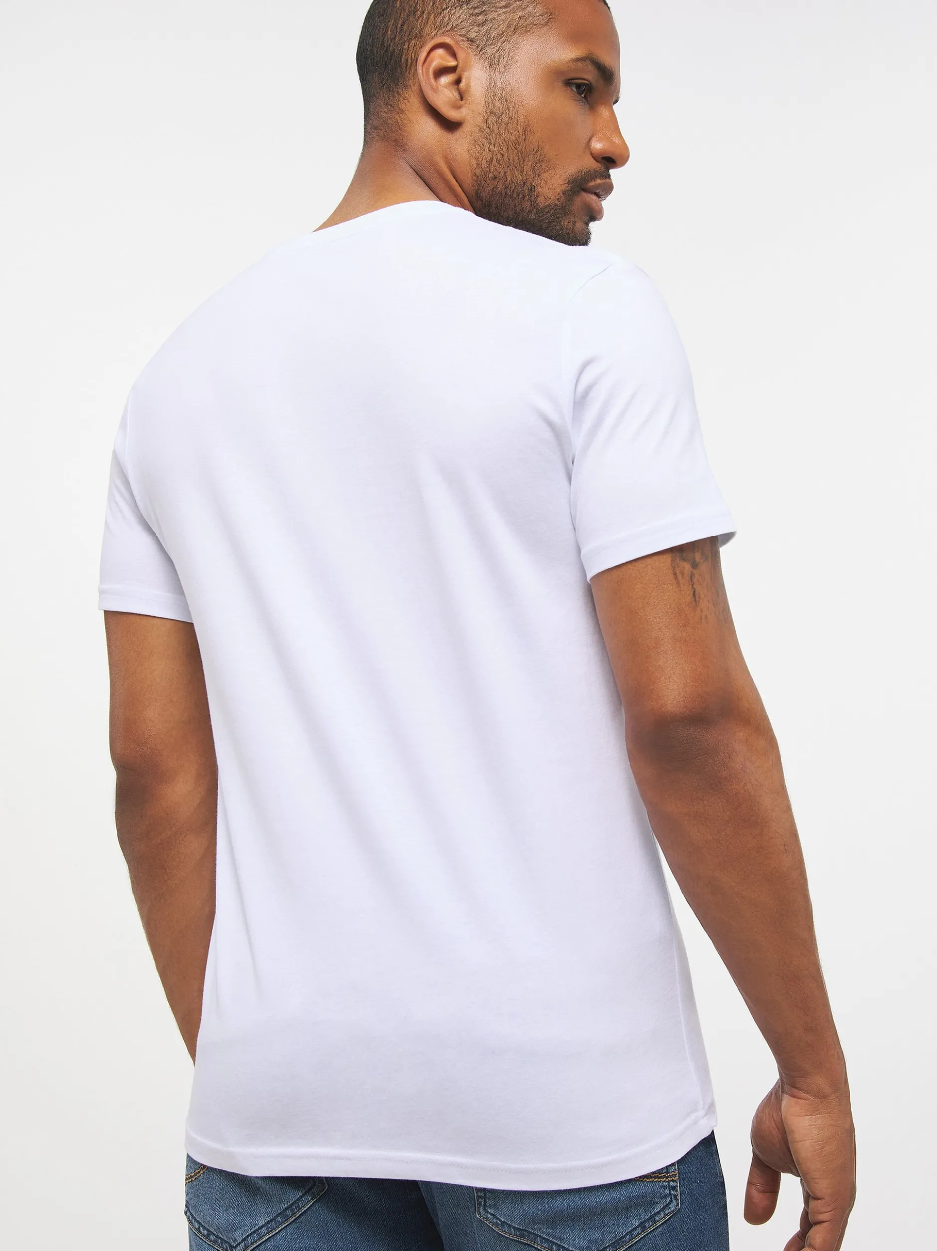 Mustang Herren T-Shirt in weiß - Ausschnitt: Rundhals