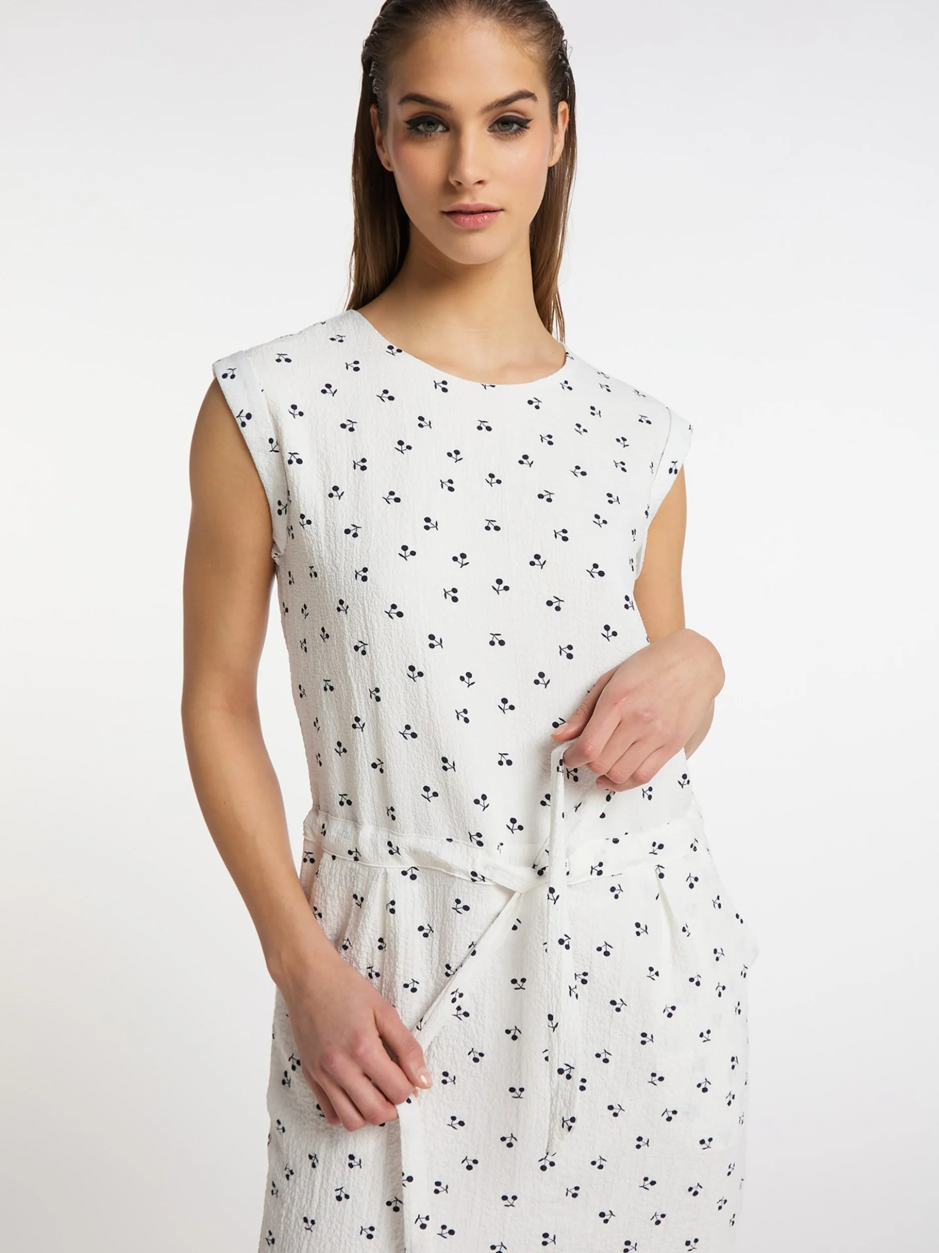 MyMo Damen Kleid in weiß - Ausschnitt: Rundhals