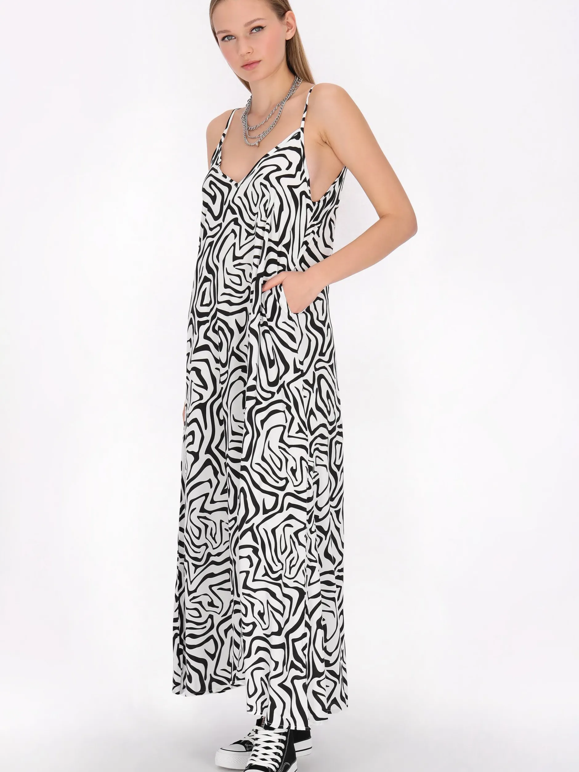 MyMo Damen Kleid in weiß - Länge: mittel