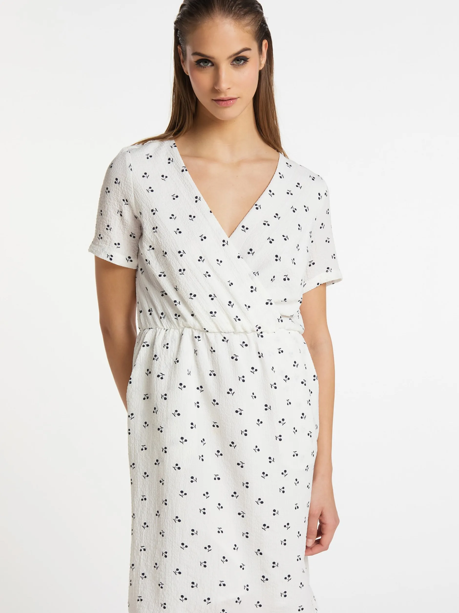 MyMo Damen Kleid mit Kirschprint in weiß - Länge: mittel