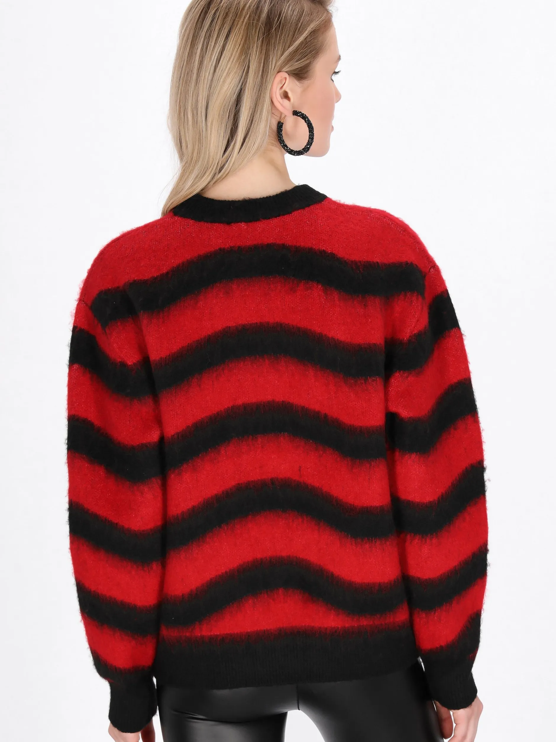MyMo Damen Pullover in schwarz - Ausschnitt: Rundhals