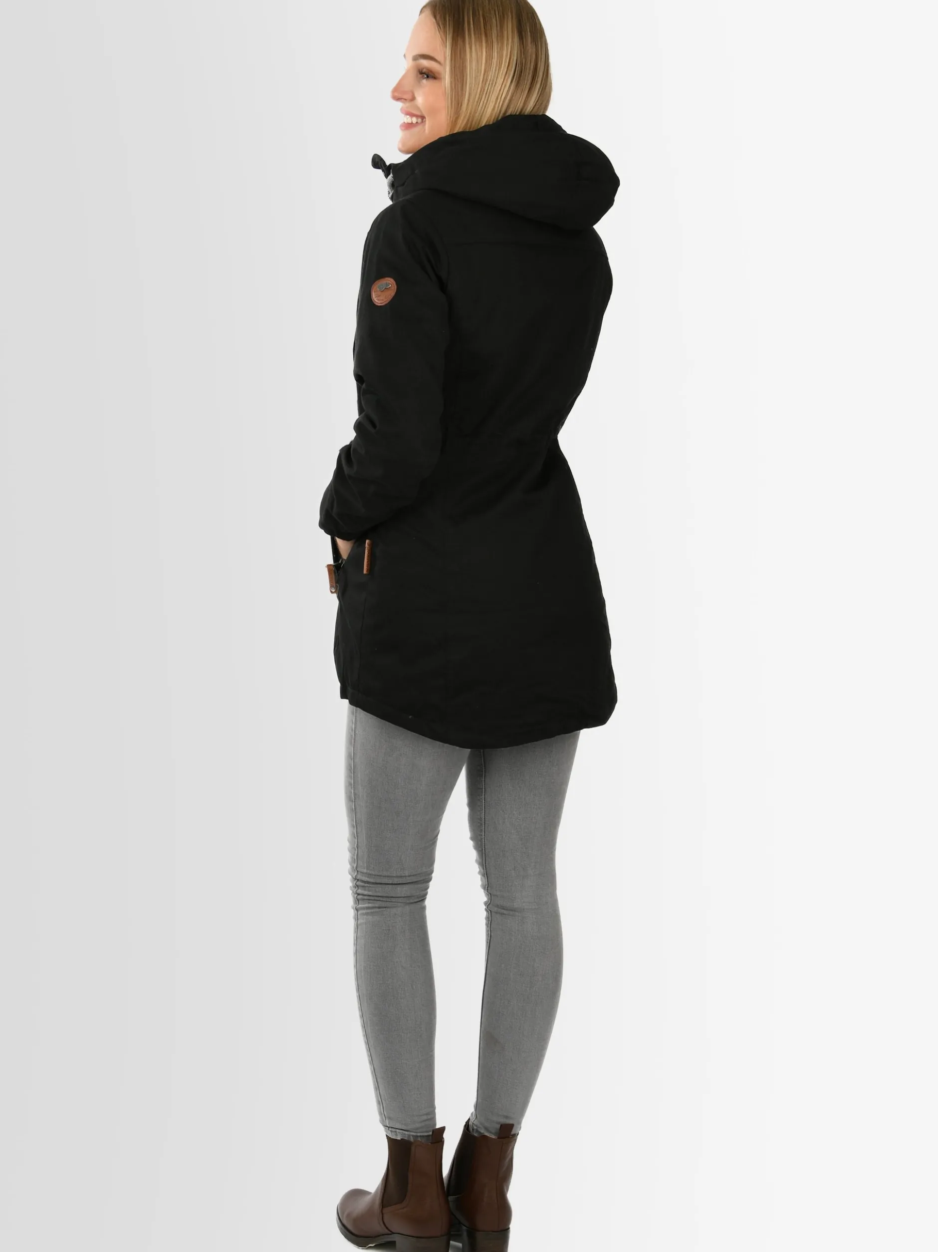 Navahoo Damen Winterjacke - Ireliaa in schwarz