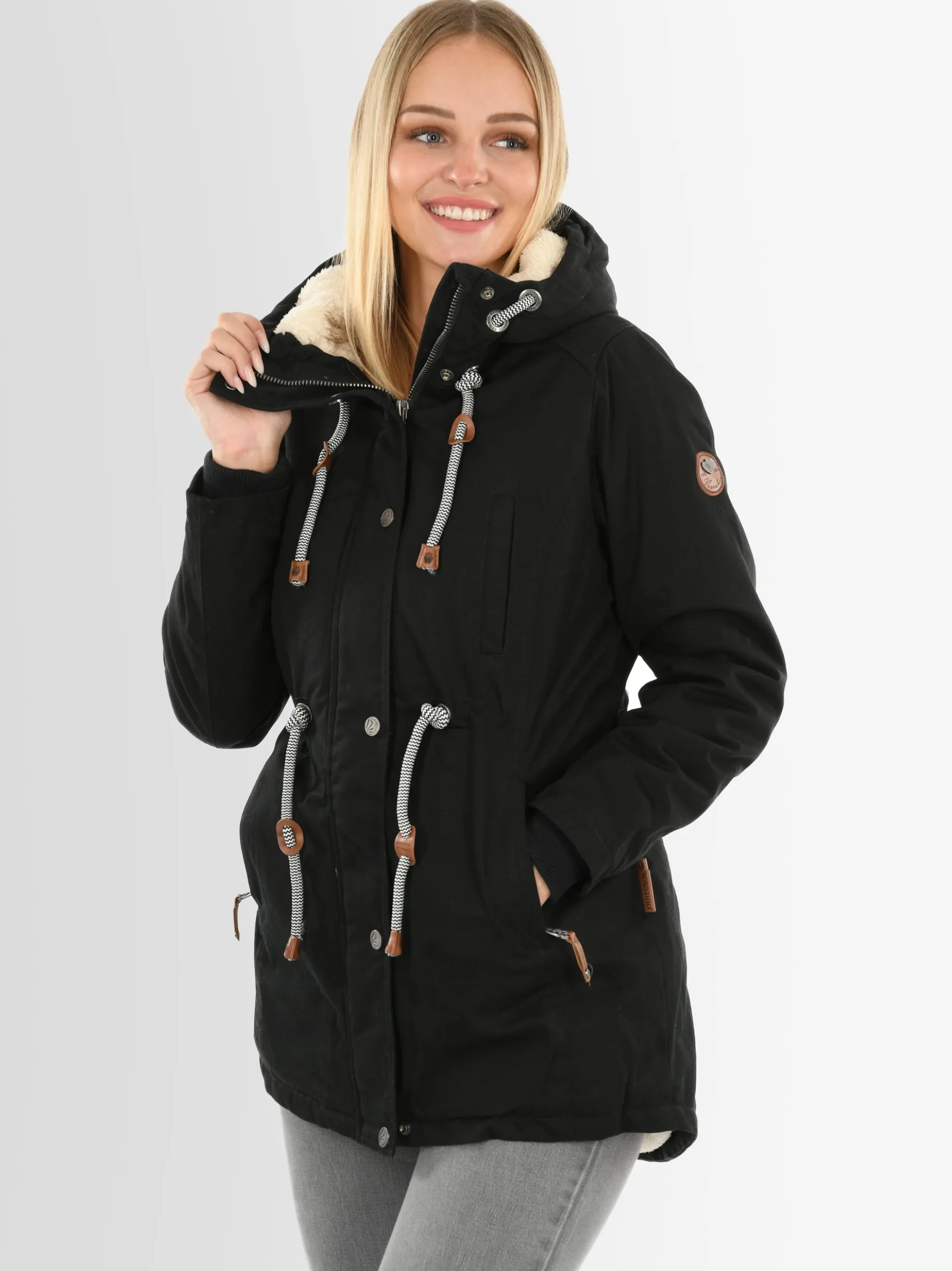 Navahoo Damen Winterjacke - Ireliaa in schwarz