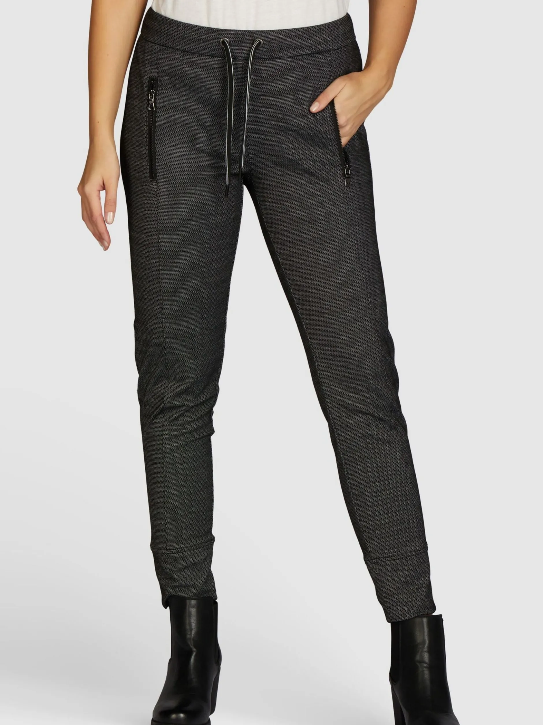 Navigazione Damen Jaquard-Jersey-Hose in schwarz