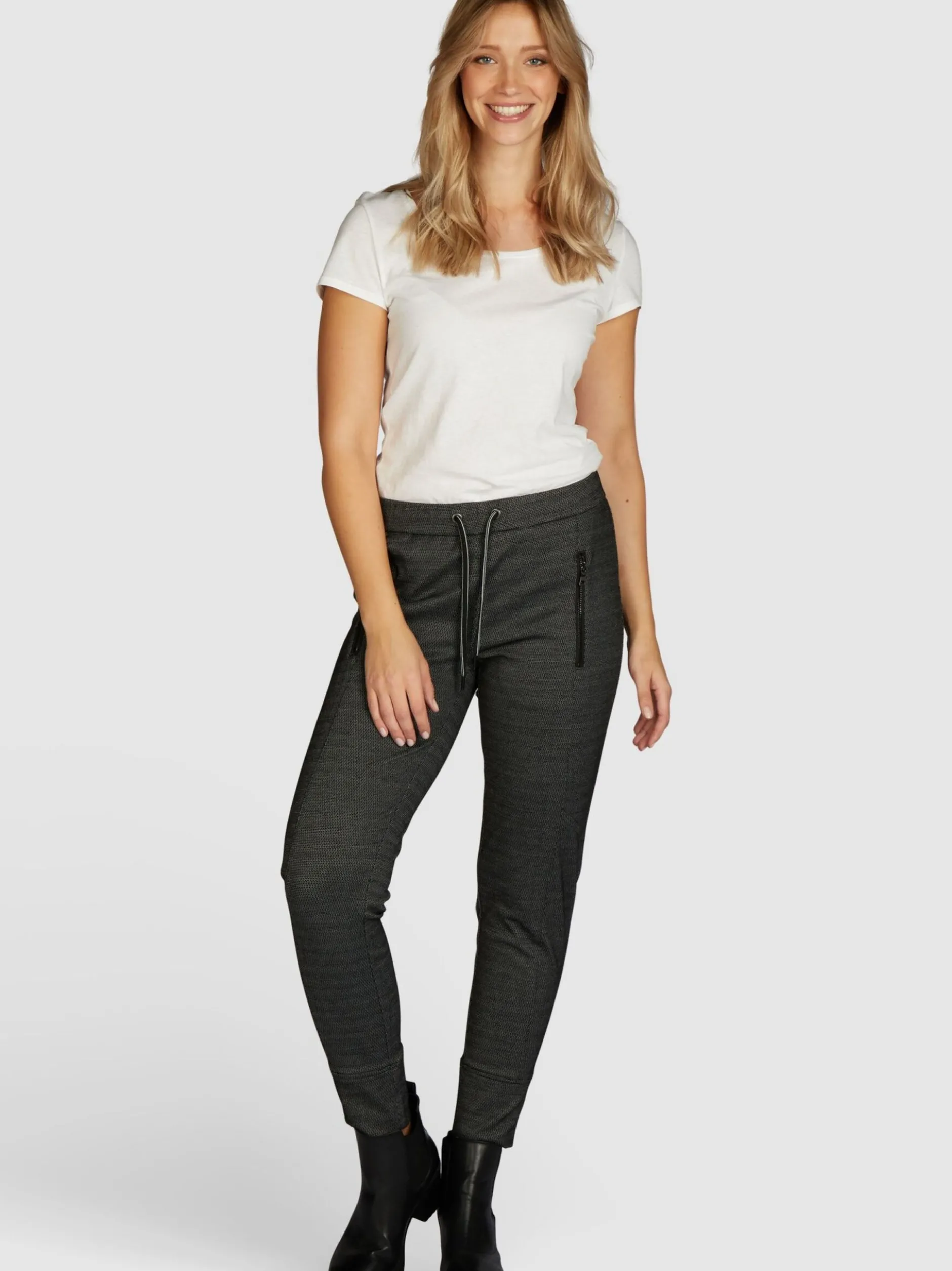 Navigazione Damen Jaquard-Jersey-Hose in schwarz