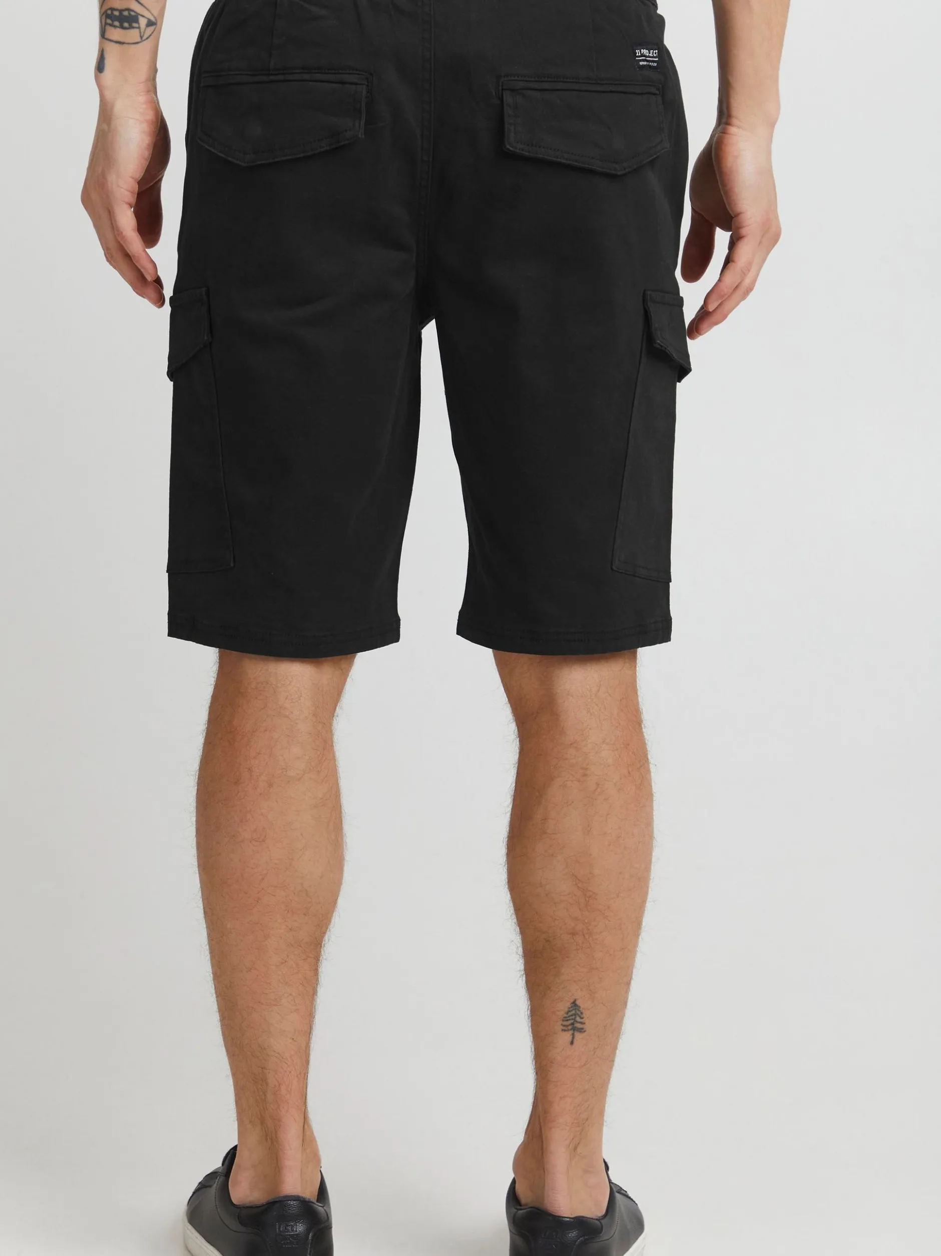11 Project Herren Cargoshorts - PRGarikko in schwarz