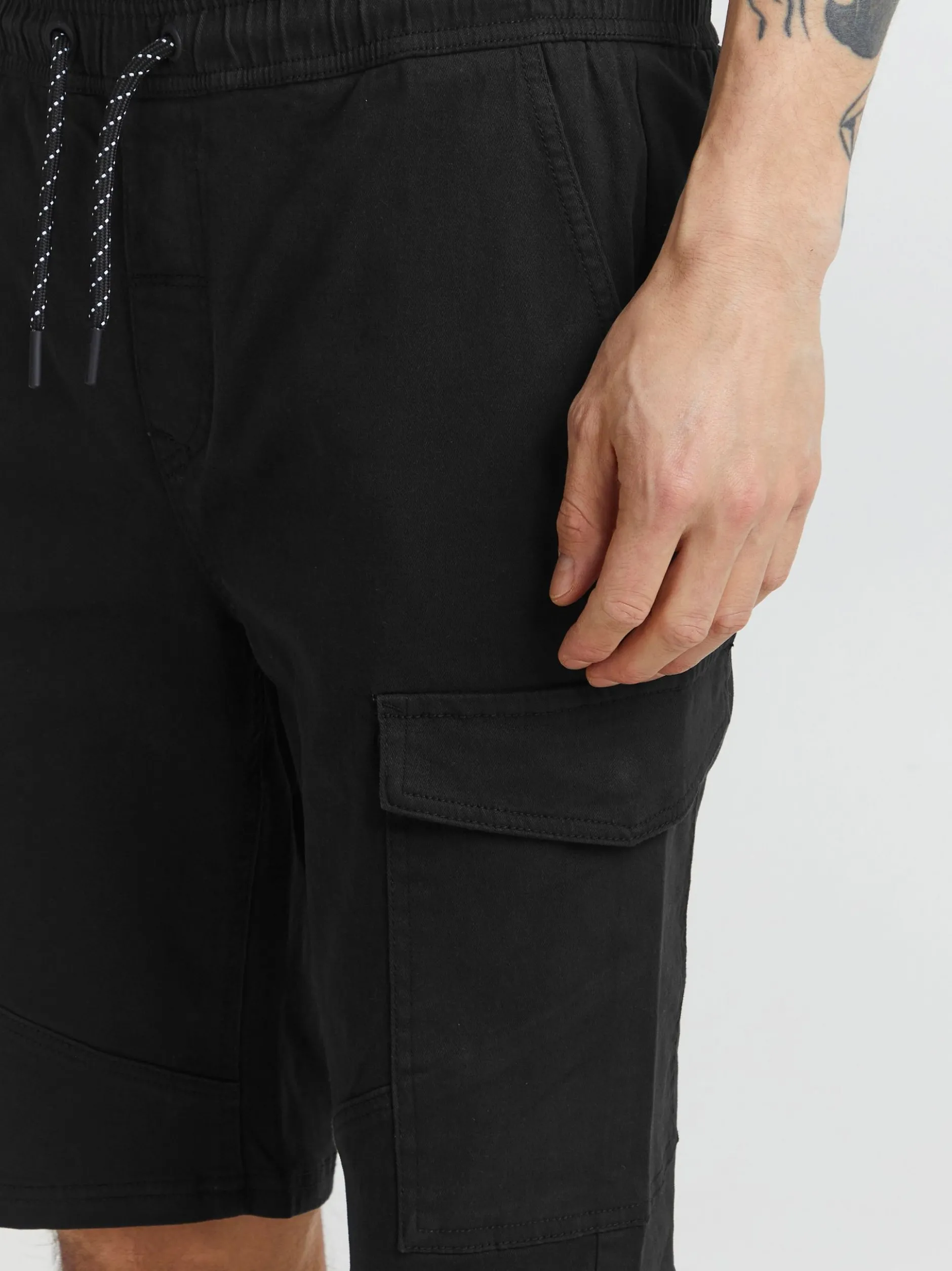 11 Project Herren Cargoshorts - PRGarikko in schwarz