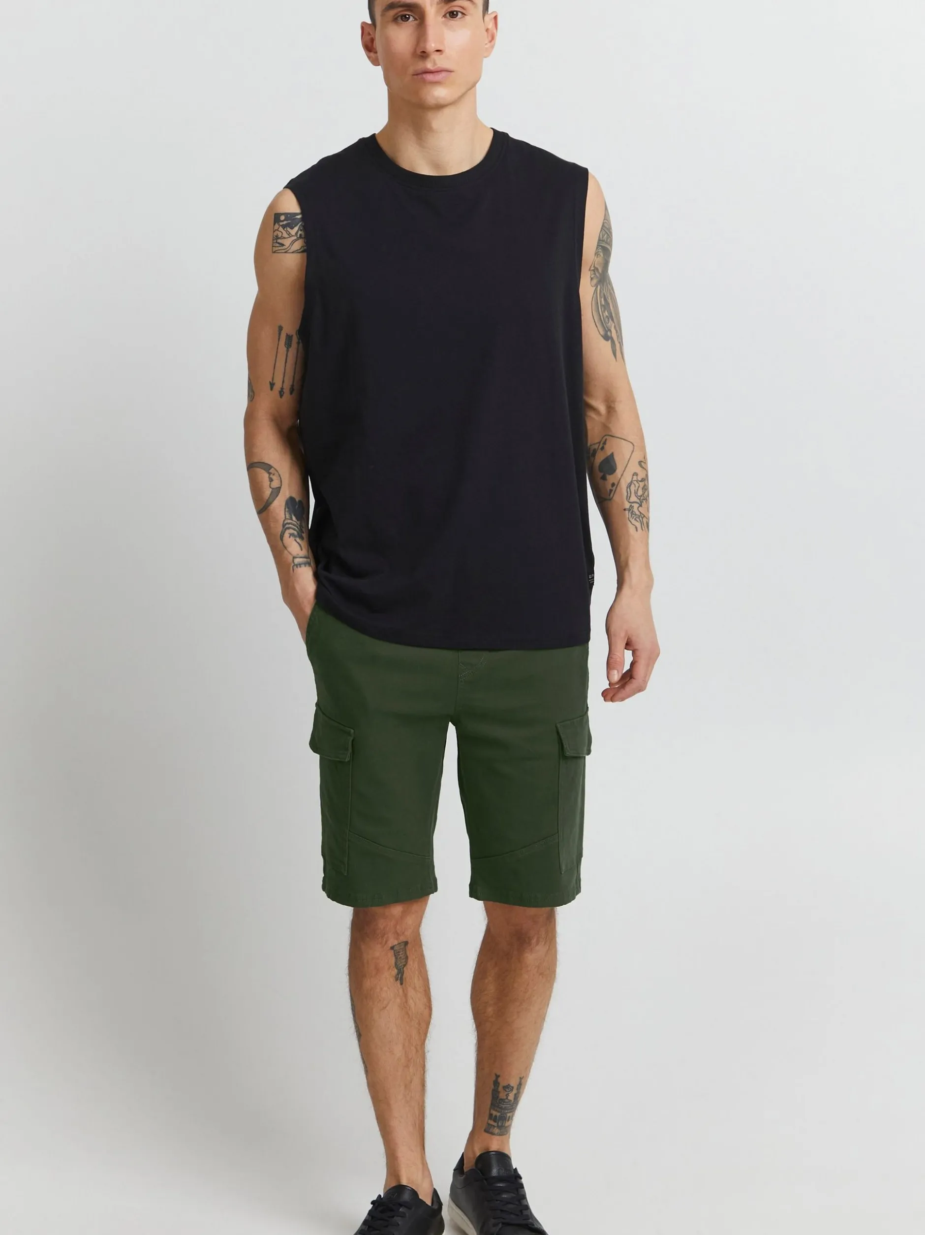 11 Project Herren Cargoshorts - PRGarikko in grün