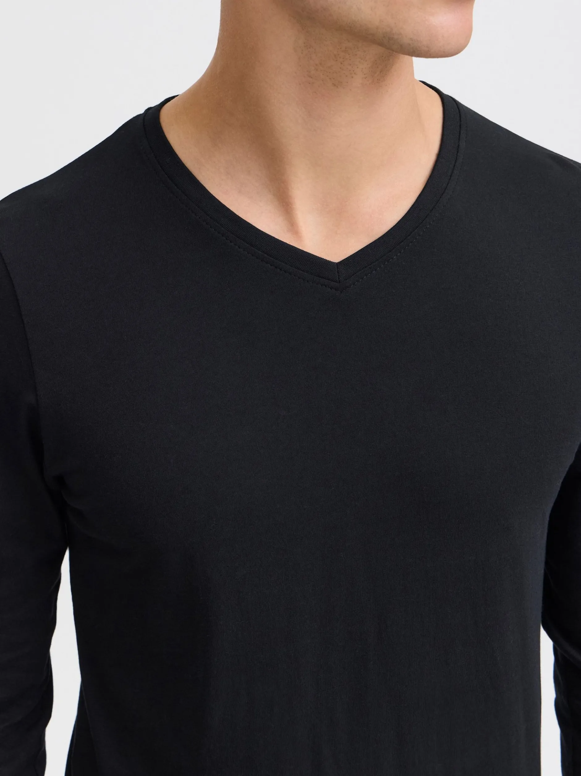 Solid Herren V-Shirt - SDBasil in schwarz