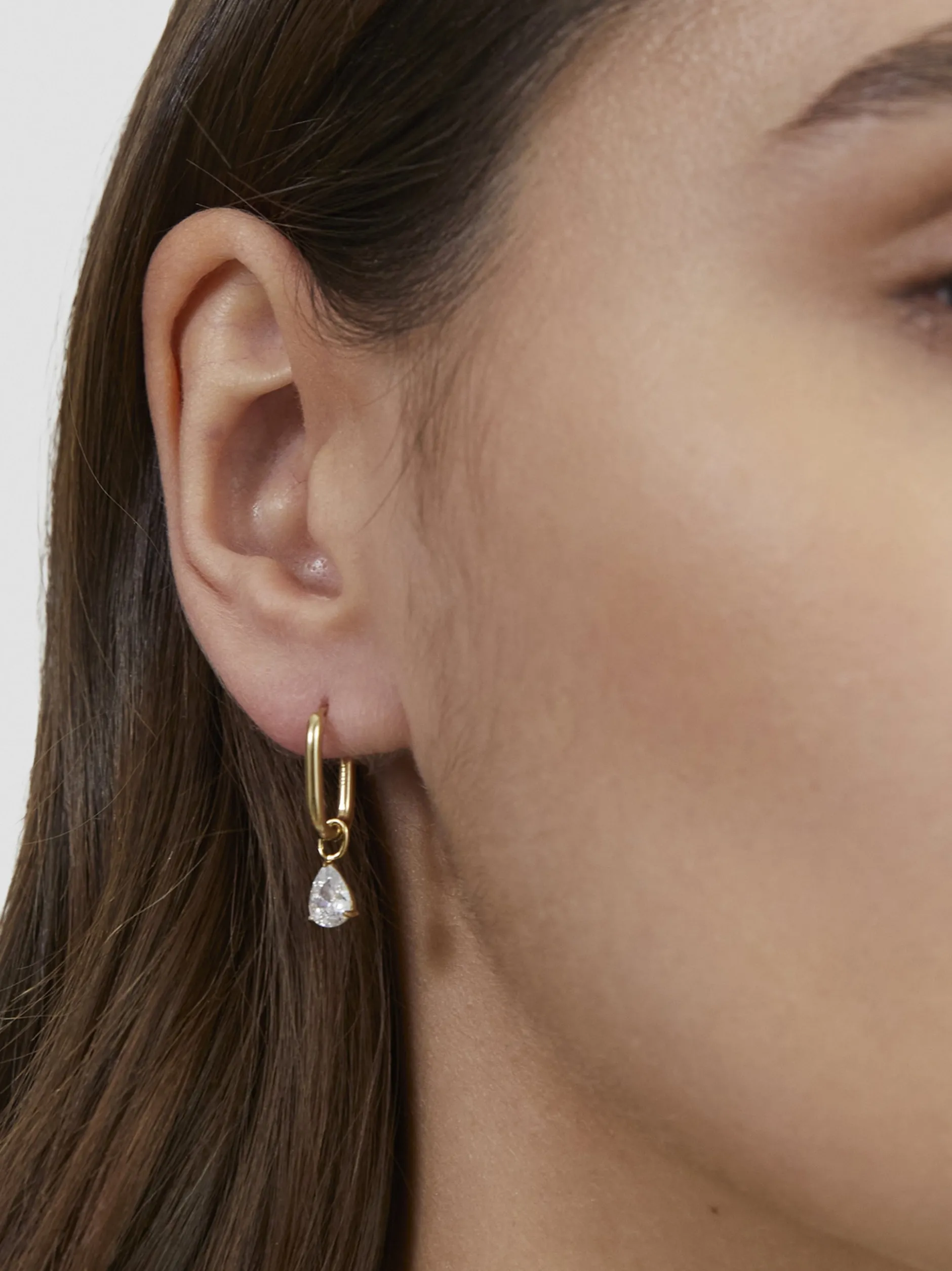 s.Oliver Damen Creolen - Elegant Stones in gold
