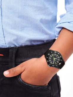 s.Oliver Jungen Armbanduhr - mit coolen Neon Details in schwarz