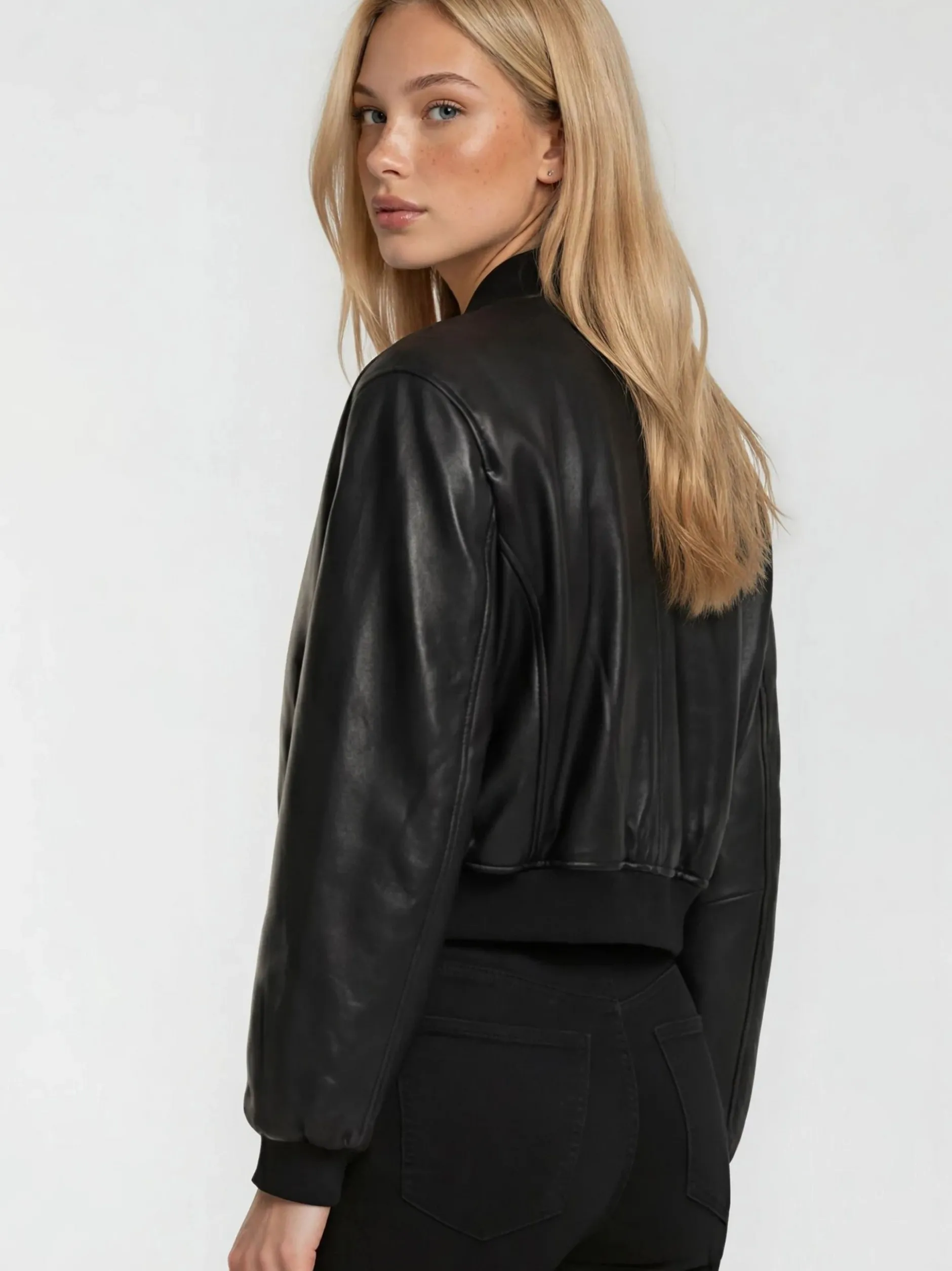 Trueprodigy Damen Bomberjacke - Paola in schwarz