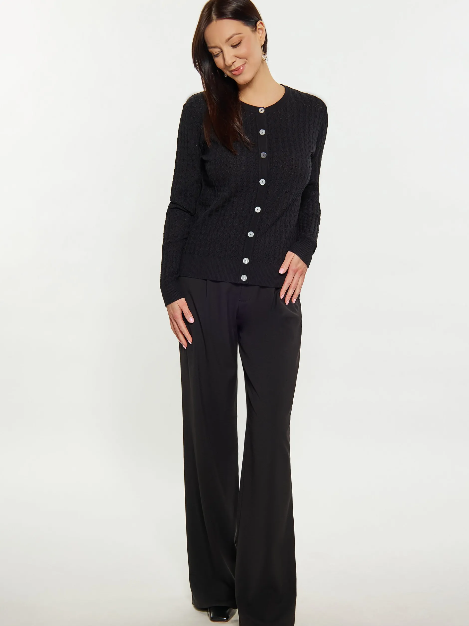 Usha Damen Strickjacke in schwarz - Ausschnitt: Rundhals