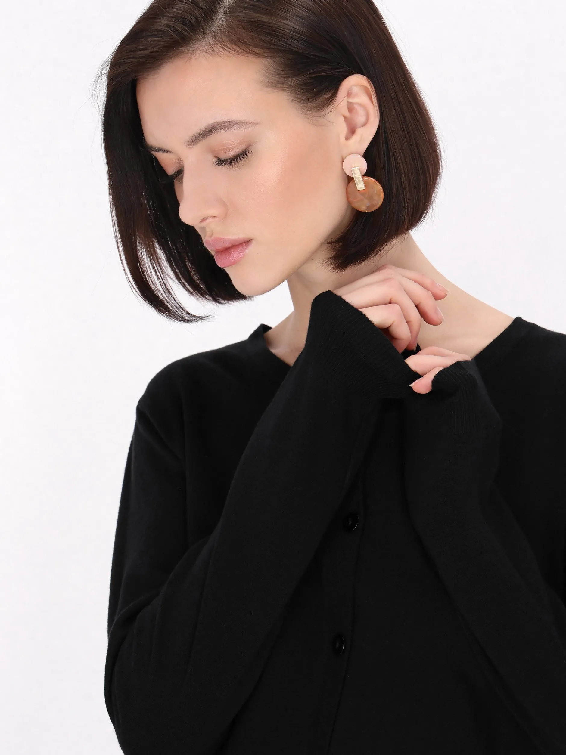 Usha Damen Strickjacke in schwarz - Ausschnitt: Rundhals