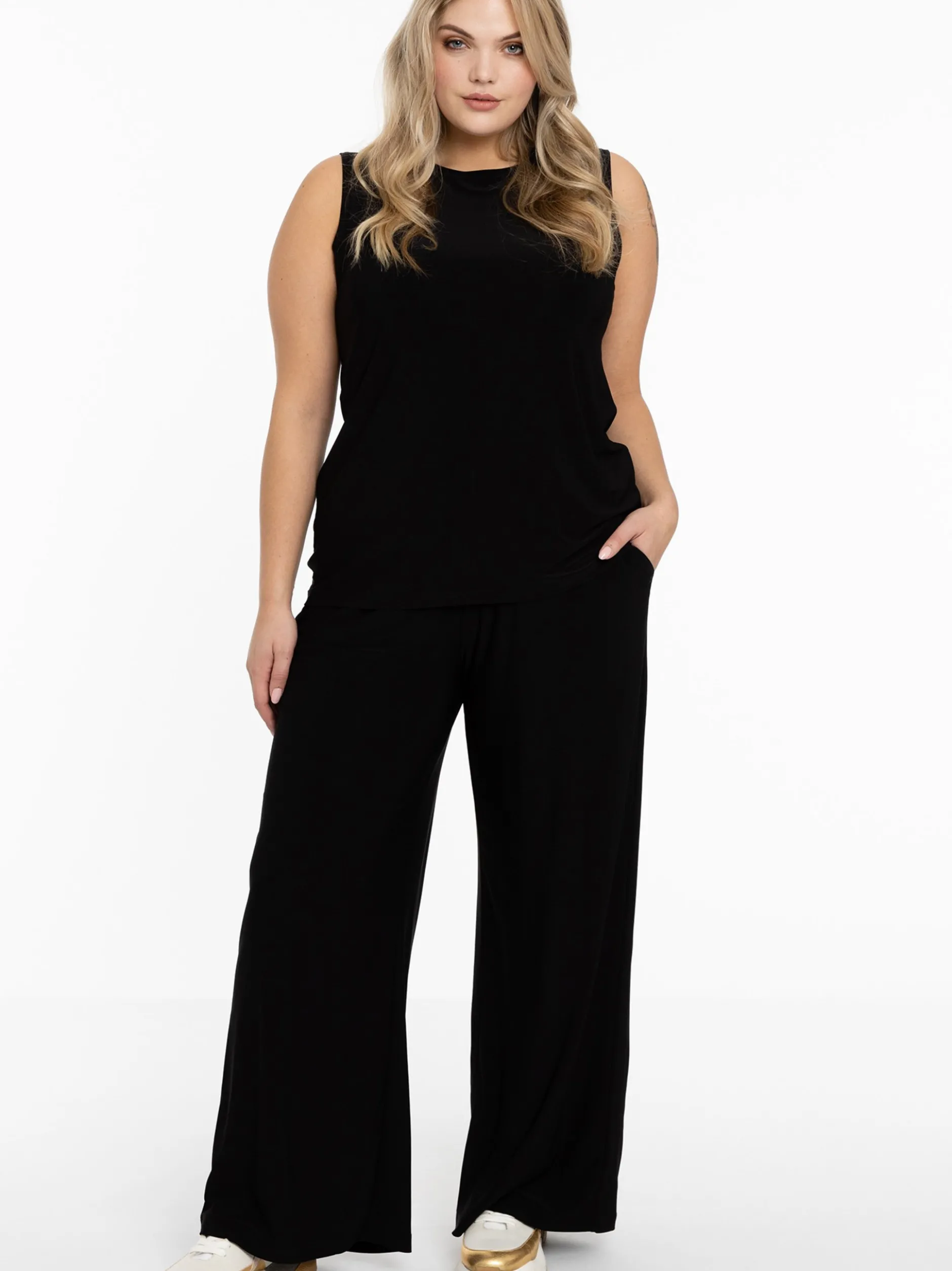 YOEK Damen Hose in schwarz